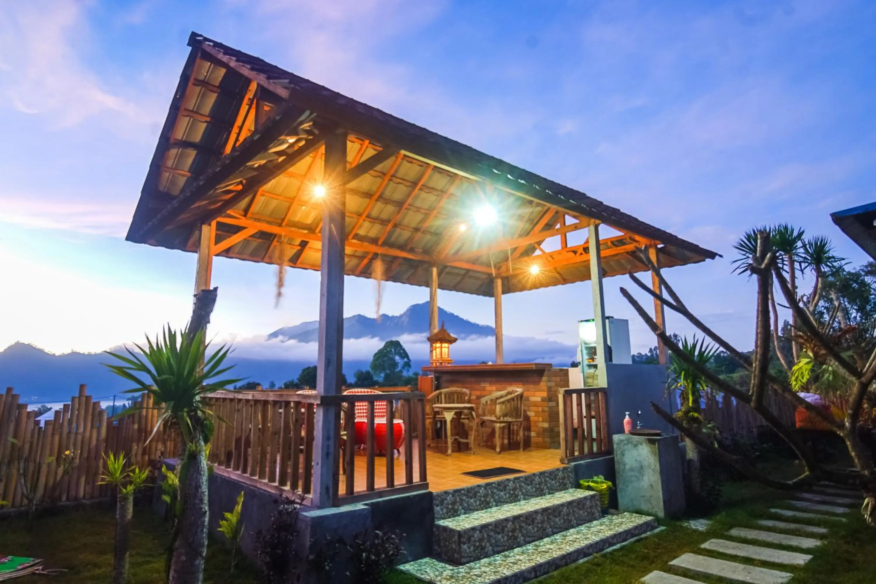Restaurant/places to eat in Batur Homestay and Lodge