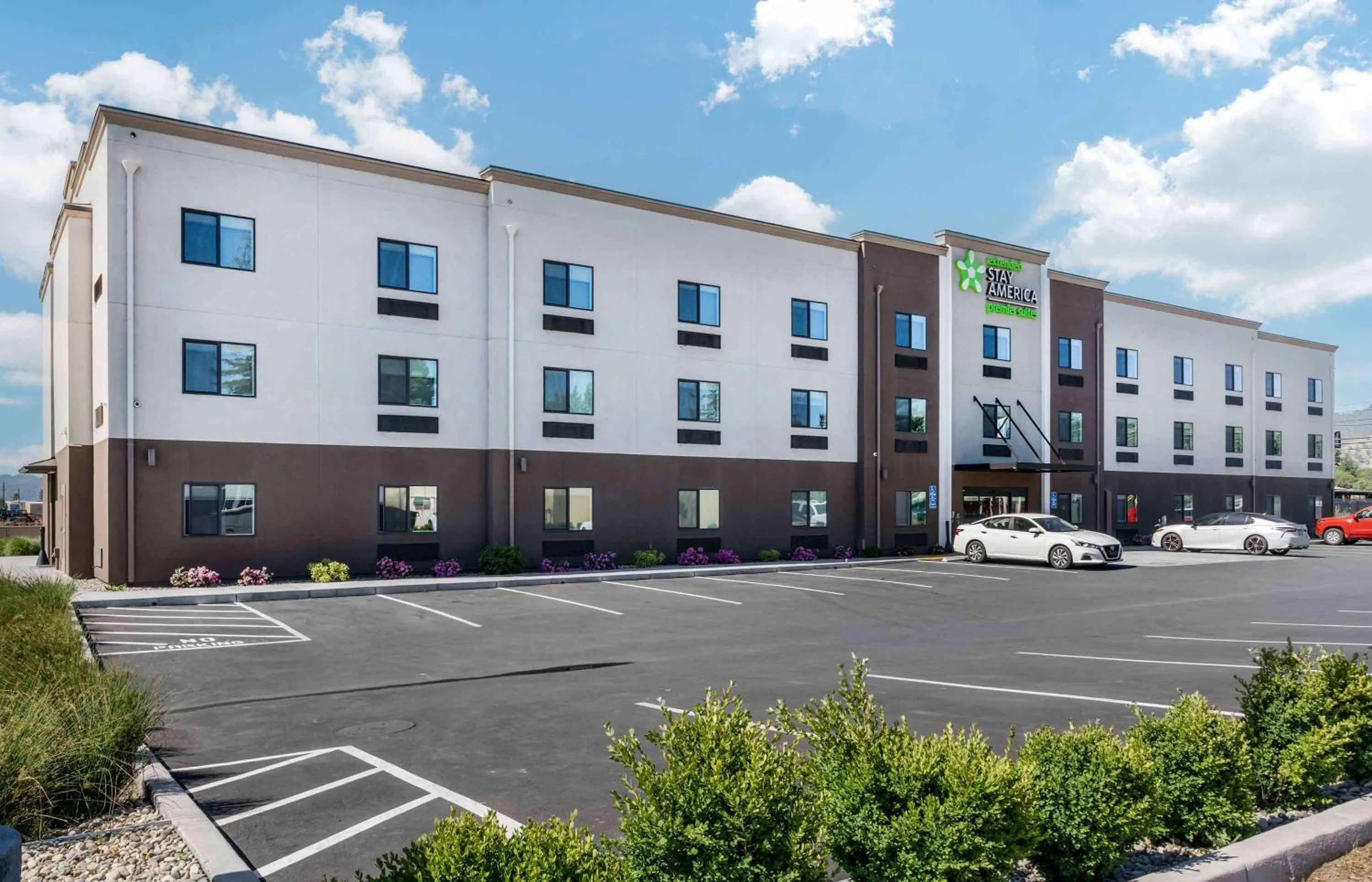 Property building in Extended Stay America Premiere Suites - Ukiah