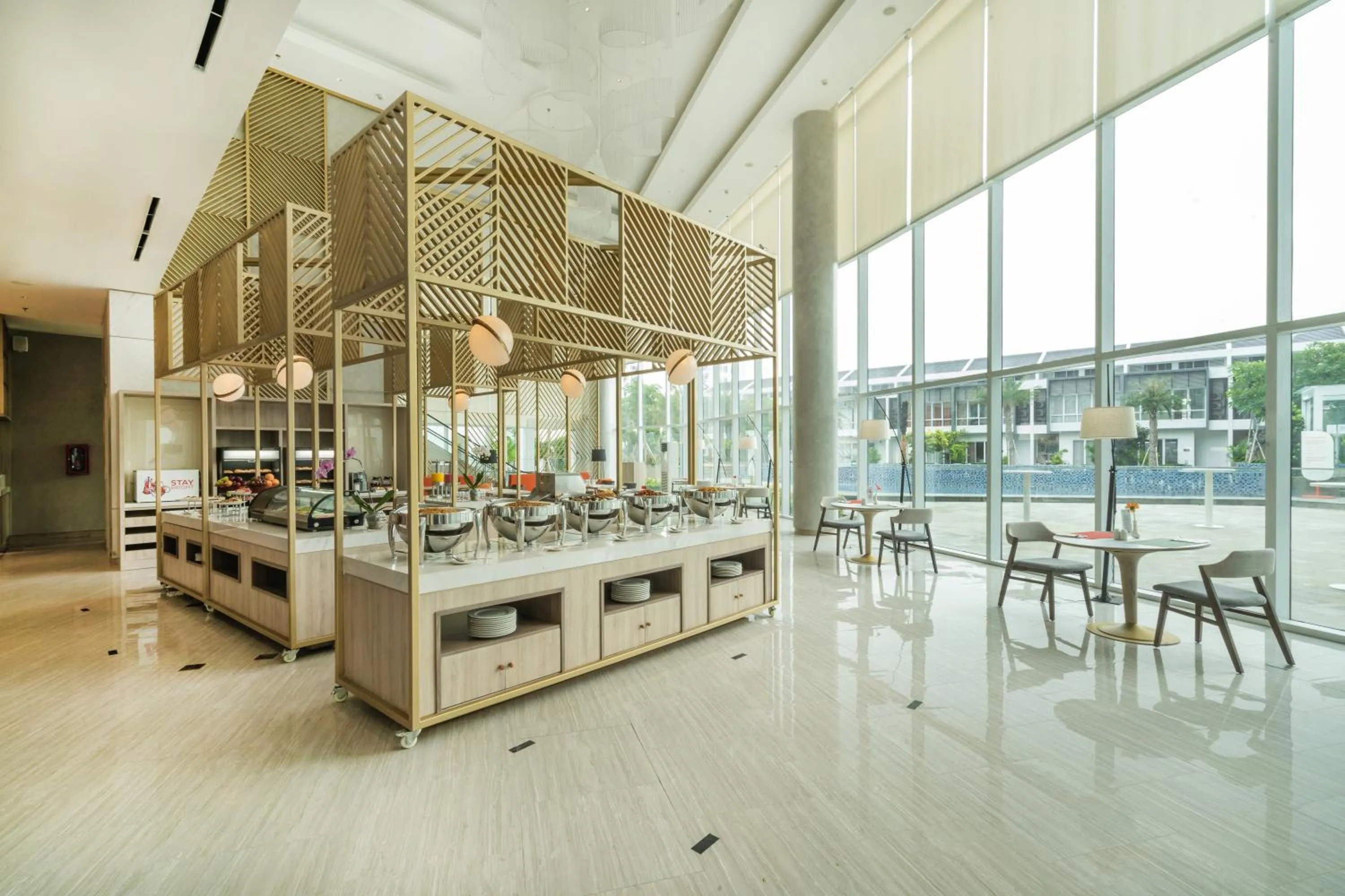 Restaurant/places to eat in Harris Suites Puri Mansion