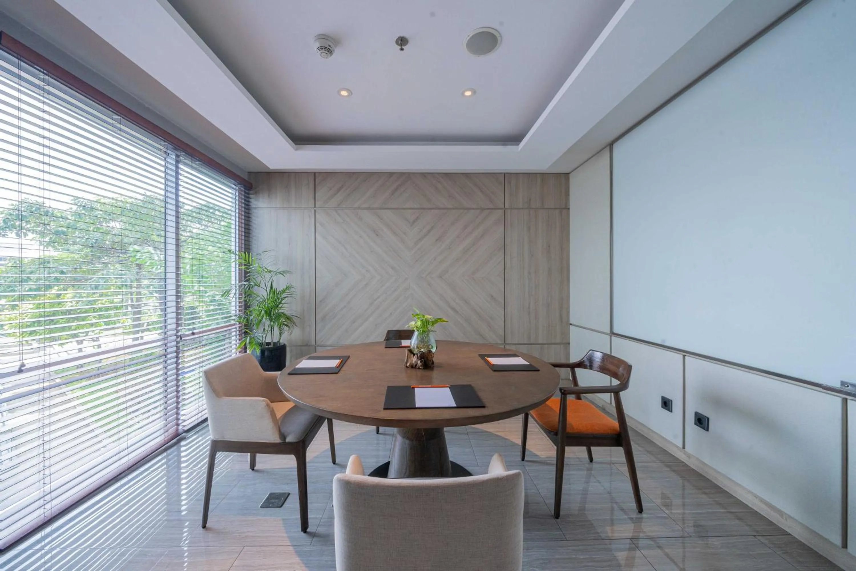 Business facilities in Harris Suites Puri Mansion