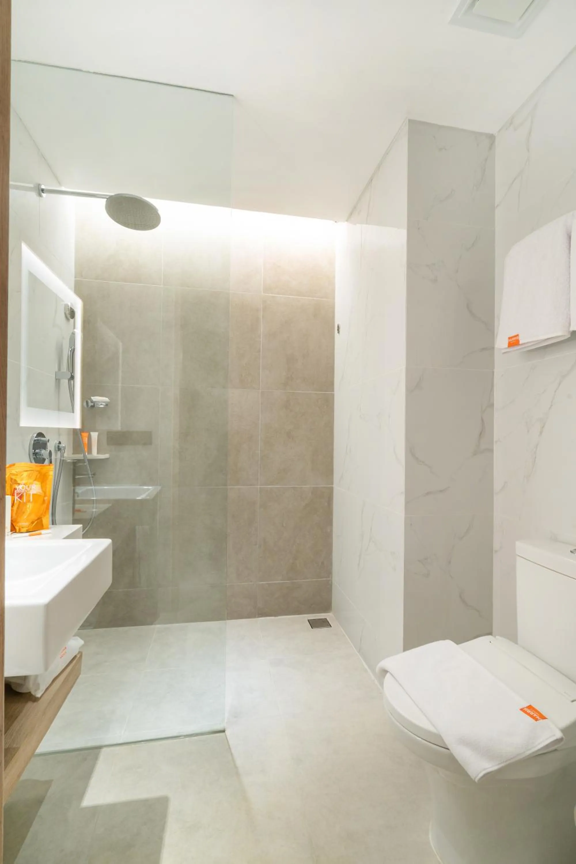 Bathroom in Harris Suites Puri Mansion