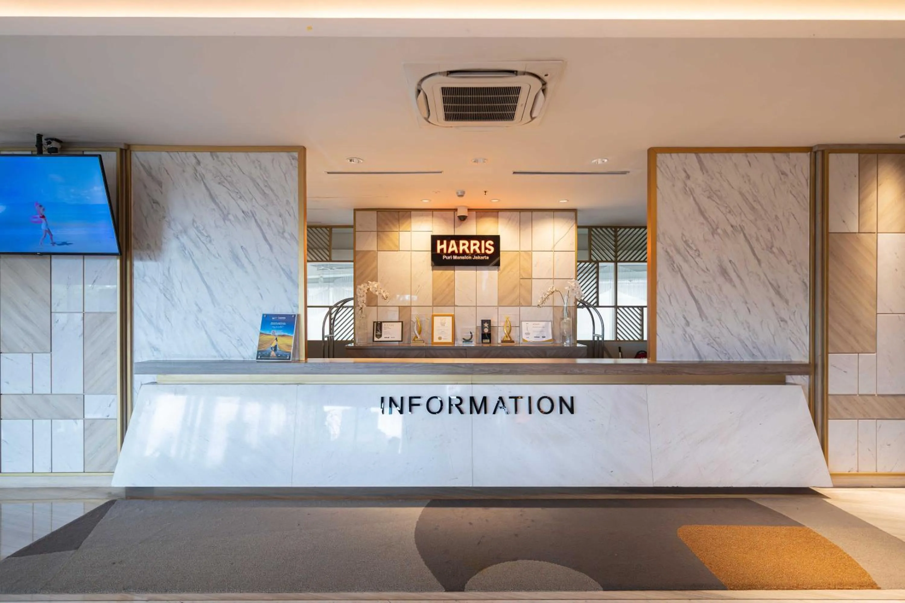 Lobby or reception in Harris Suites Puri Mansion