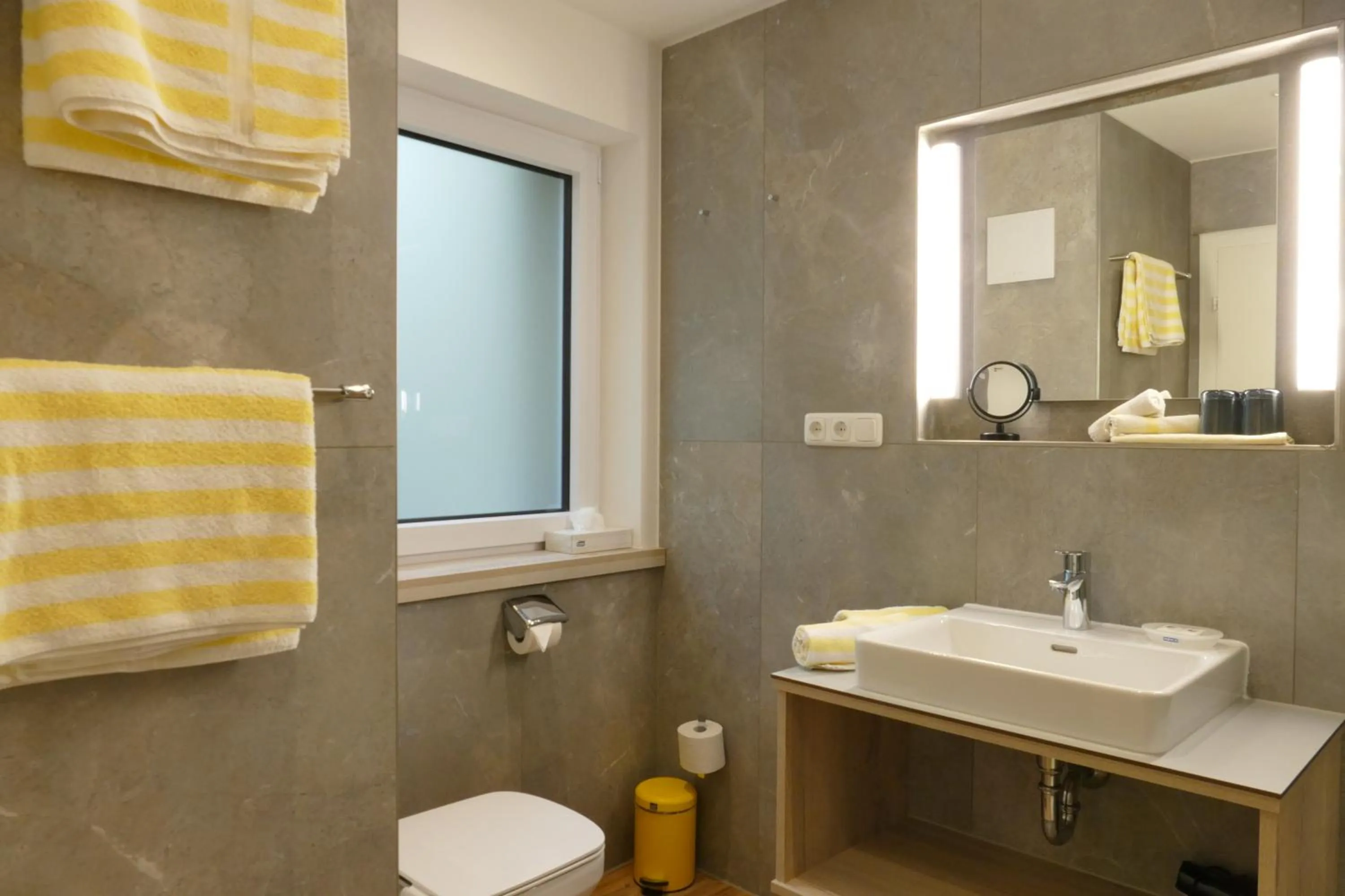 Bathroom in Altstadt-Hotel Zum Hechten