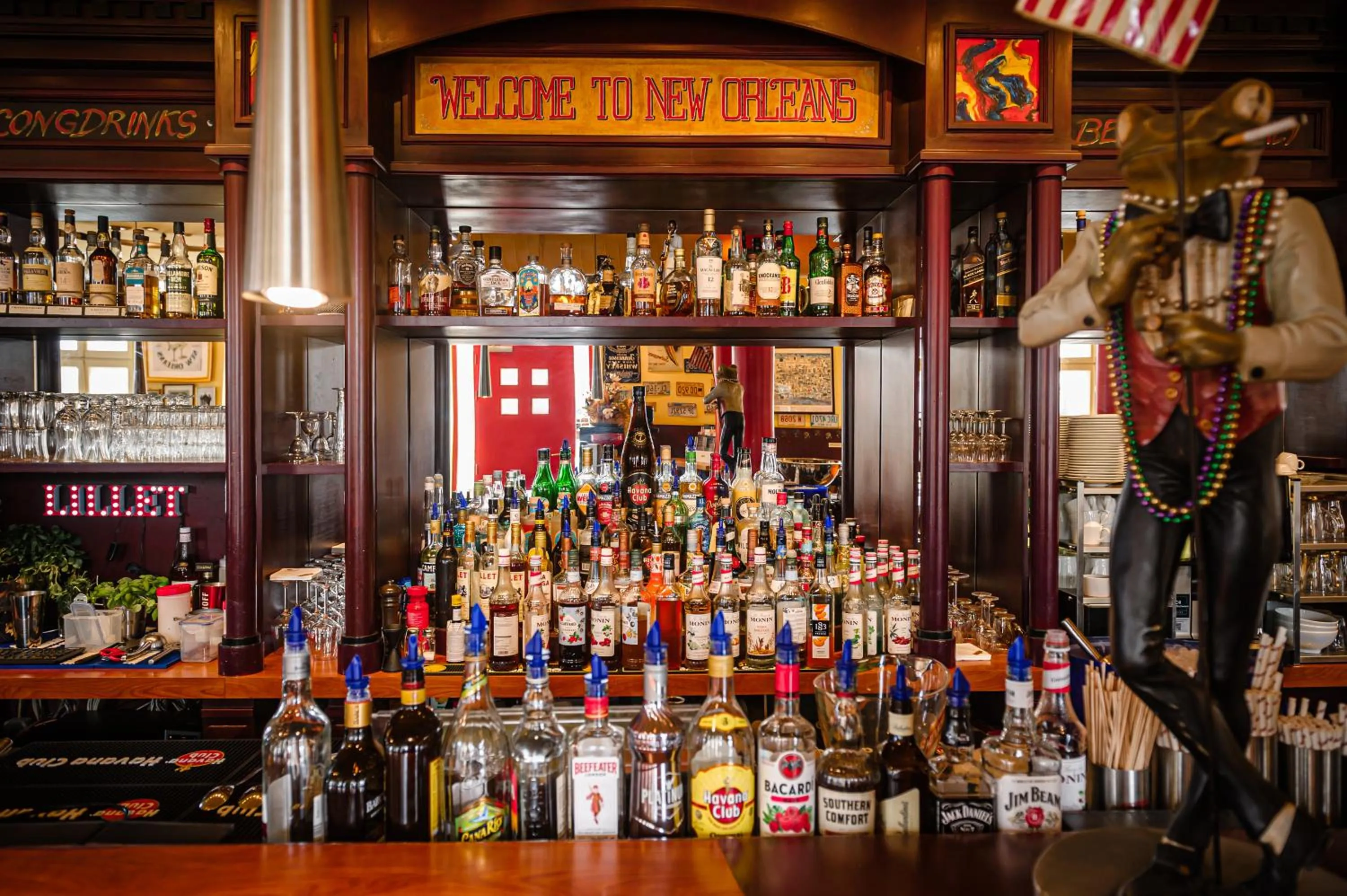 Restaurant/places to eat in Hotel New Orleans