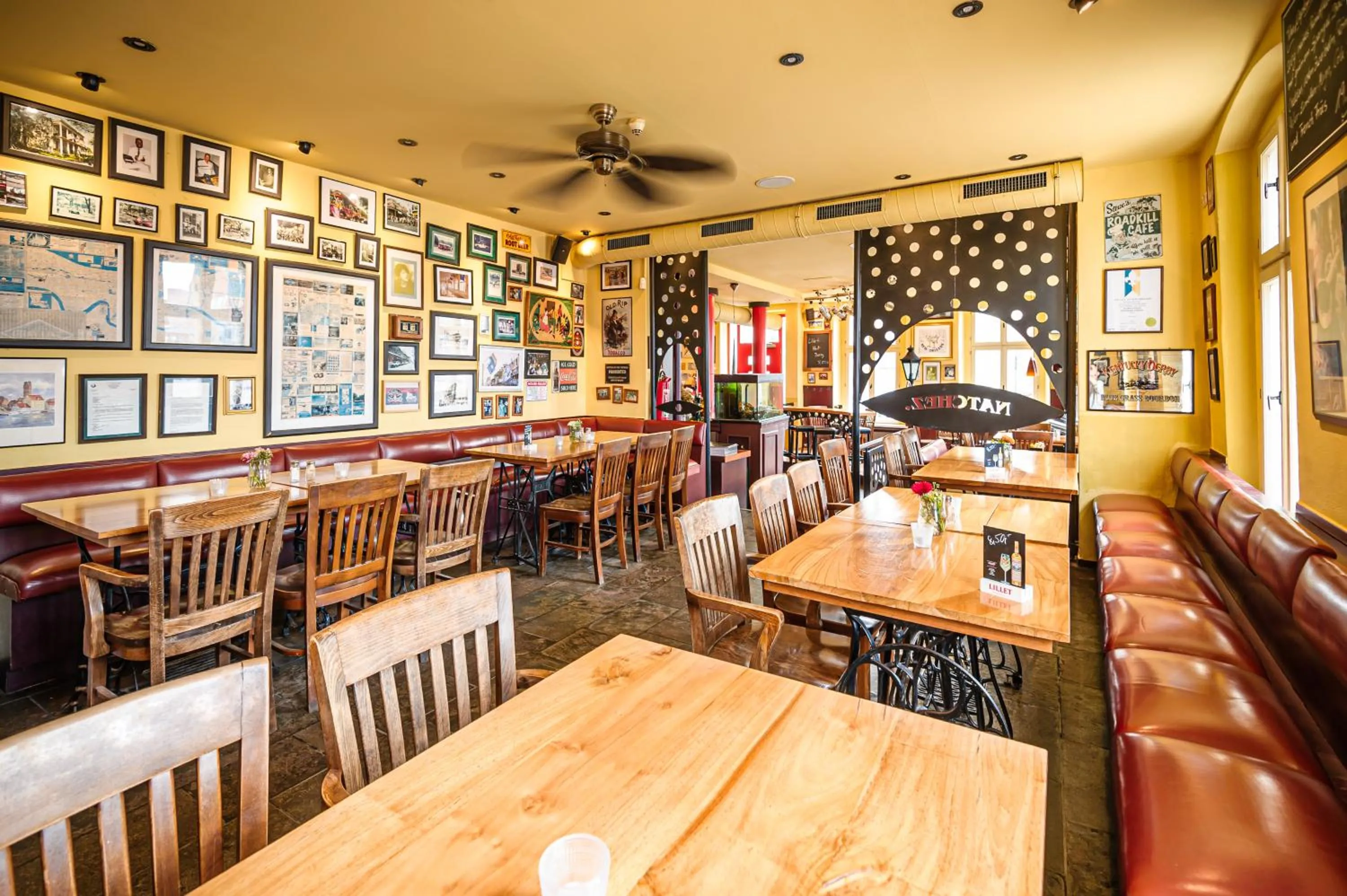 Restaurant/places to eat in Hotel New Orleans