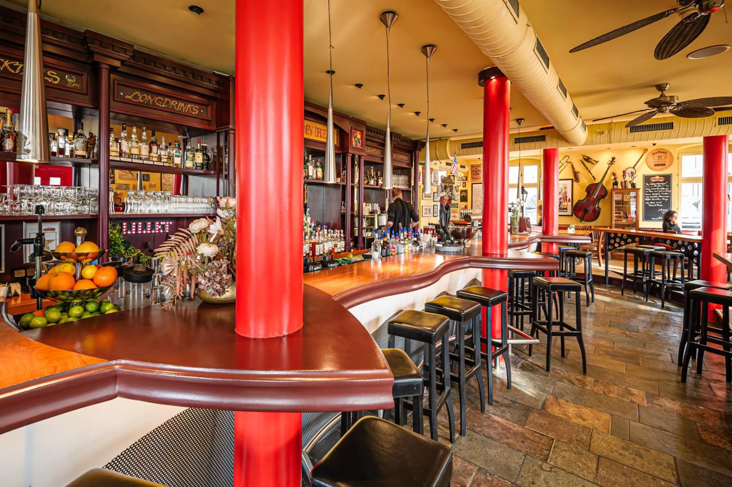 Restaurant/places to eat in Hotel New Orleans