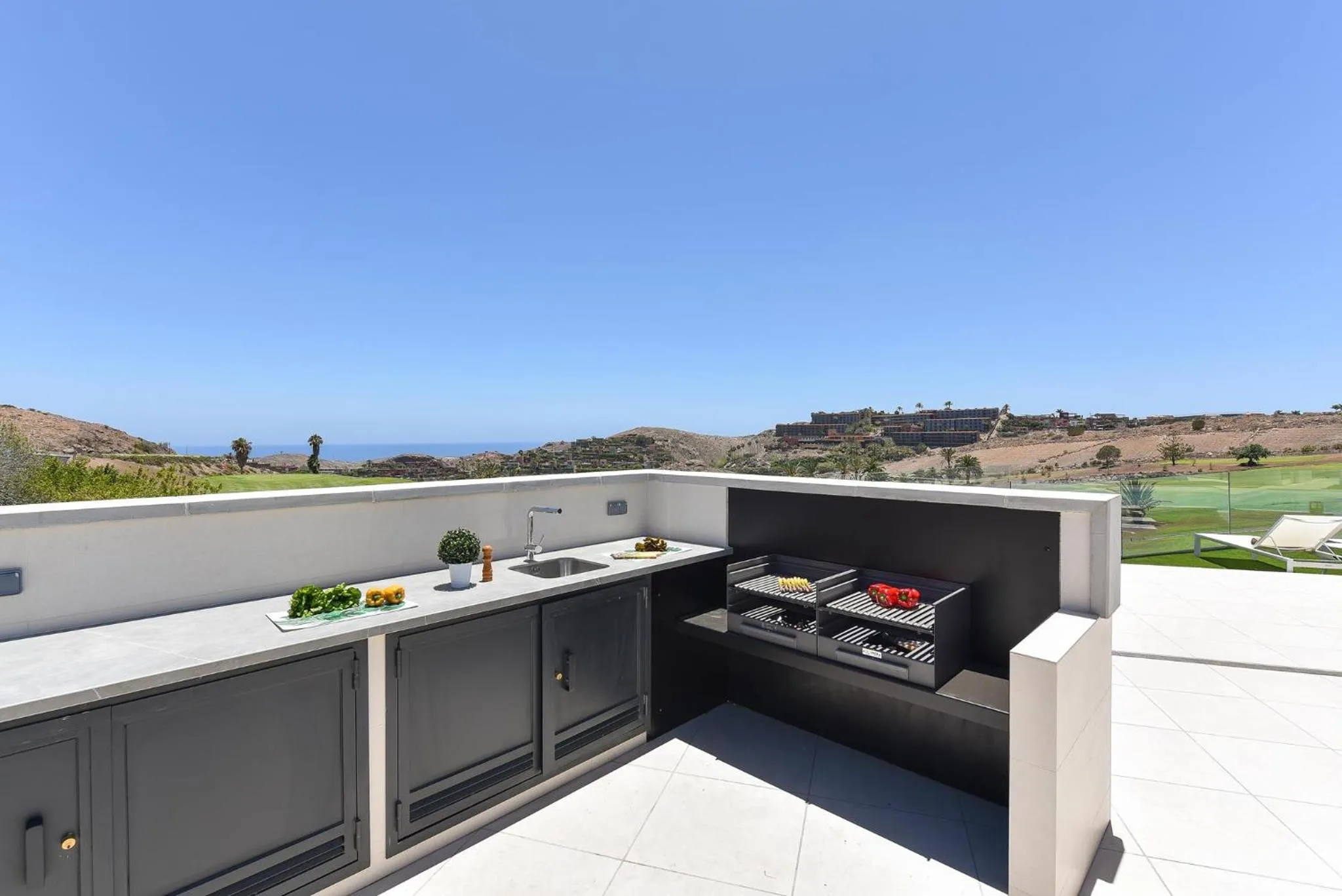 BBQ facilities in Salobre Sunset Villa V&L Salobre by VillaGranCanaria