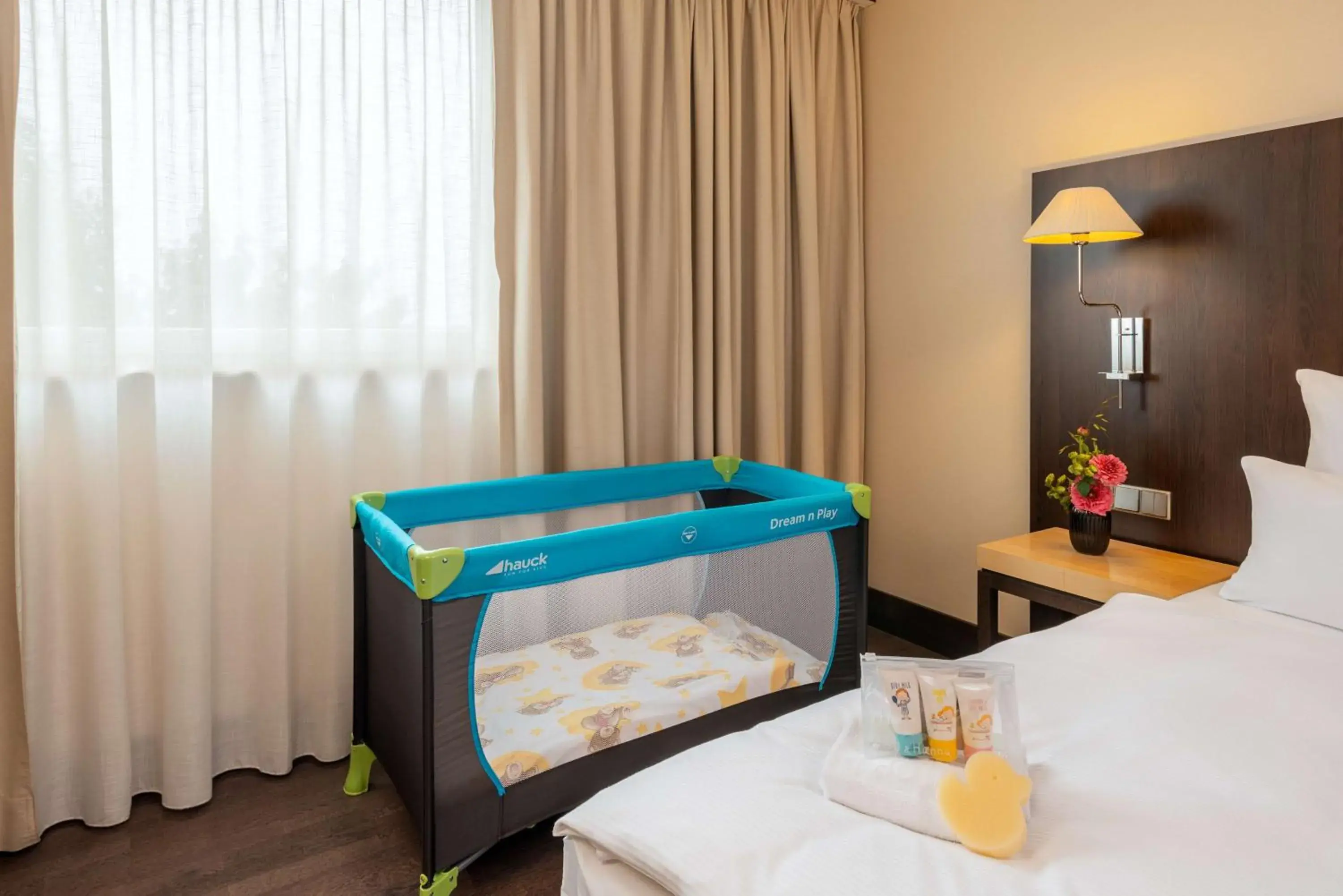 Photo of the whole room, Bed in NH Stuttgart Airport Photo of the whole room, Bed in NH Stuttgart Airport