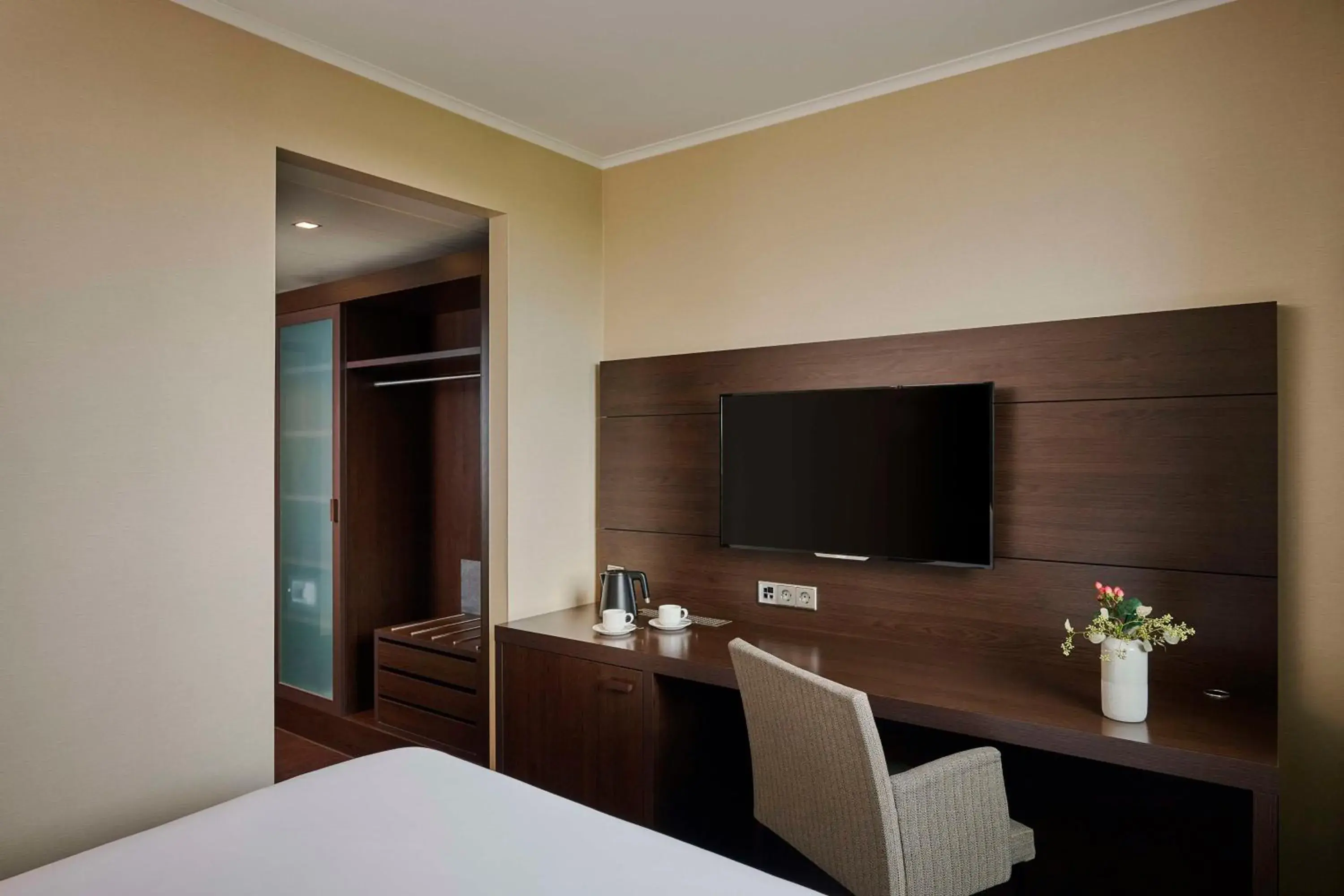 Bedroom, Bed in NH Stuttgart Airport Bedroom, Bed in NH Stuttgart Airport