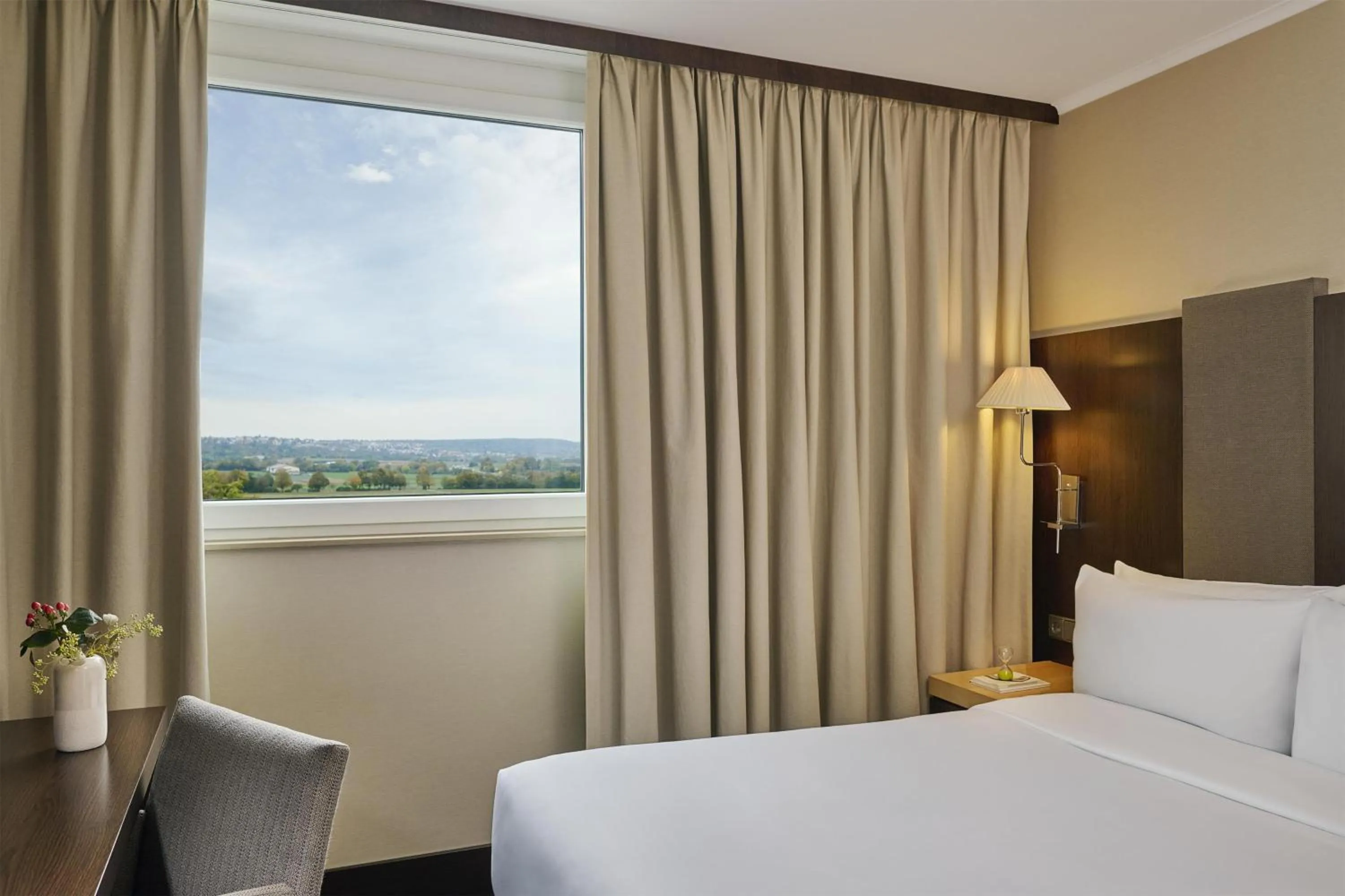 Bedroom, Bed in NH Stuttgart Airport