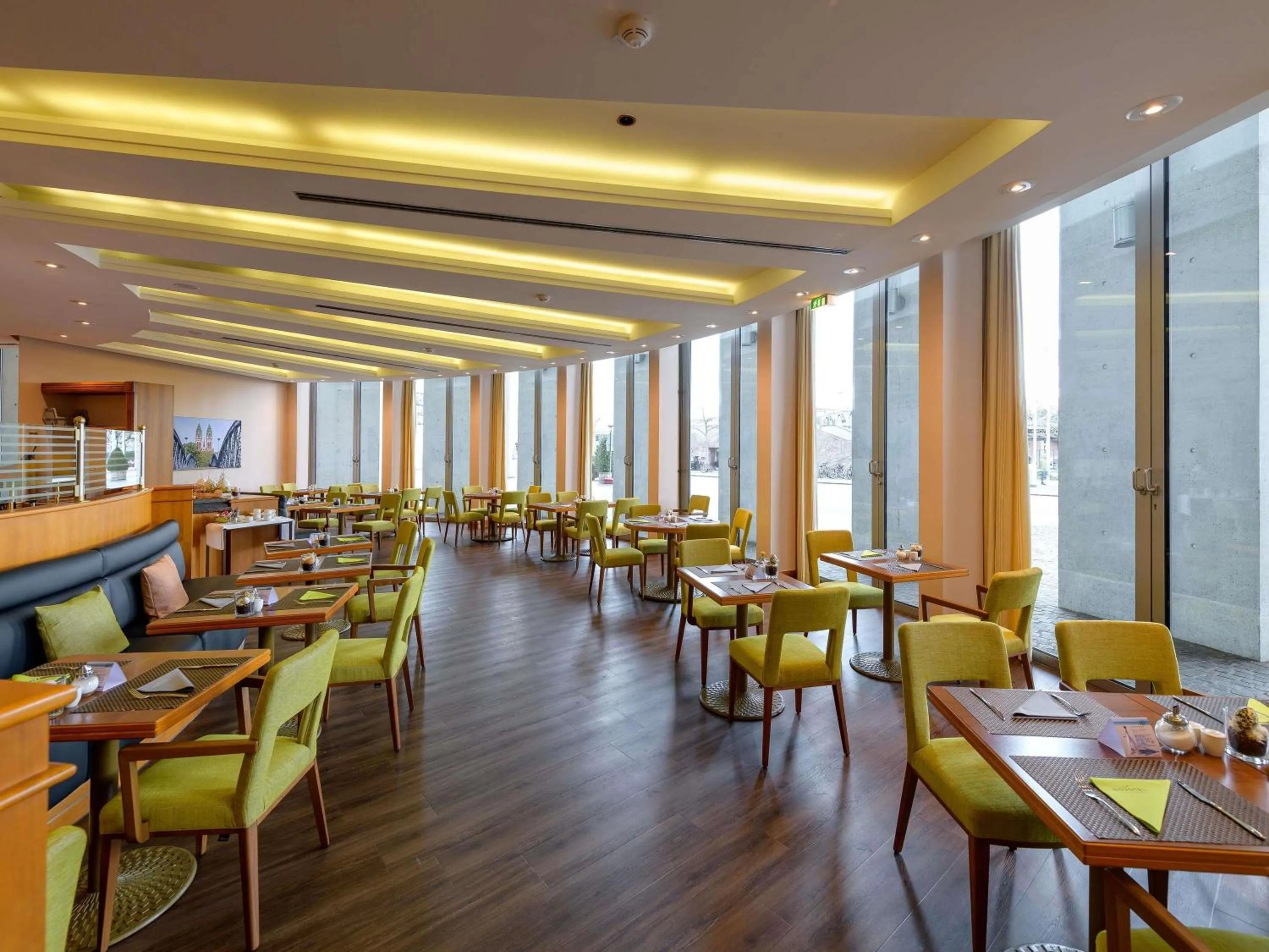 Restaurant/places to eat in Novotel Freiburg am Konzerthaus