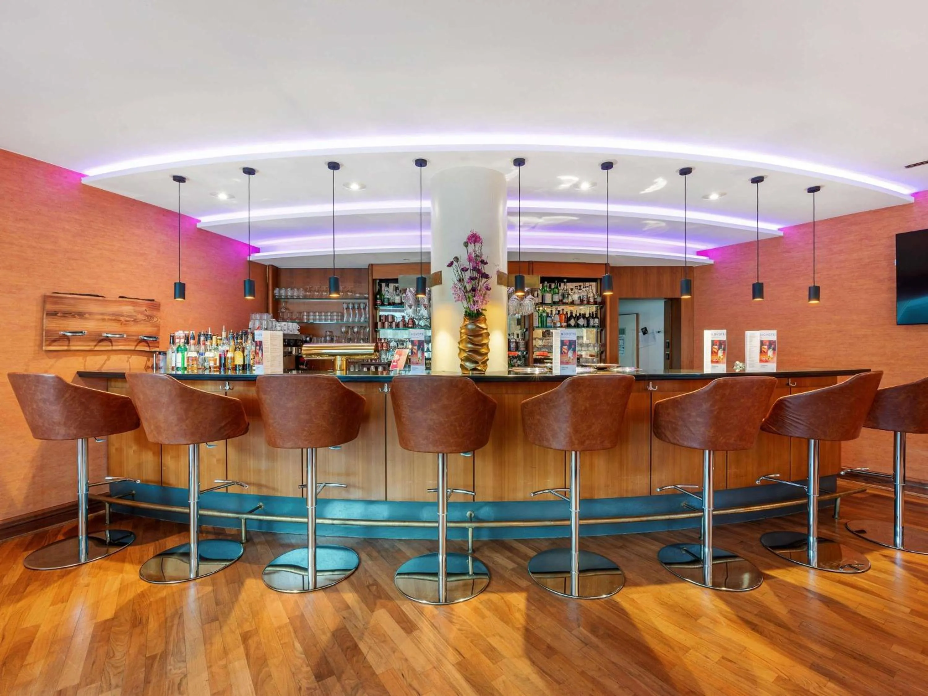 Lounge or bar in Novotel Freiburg am Konzerthaus