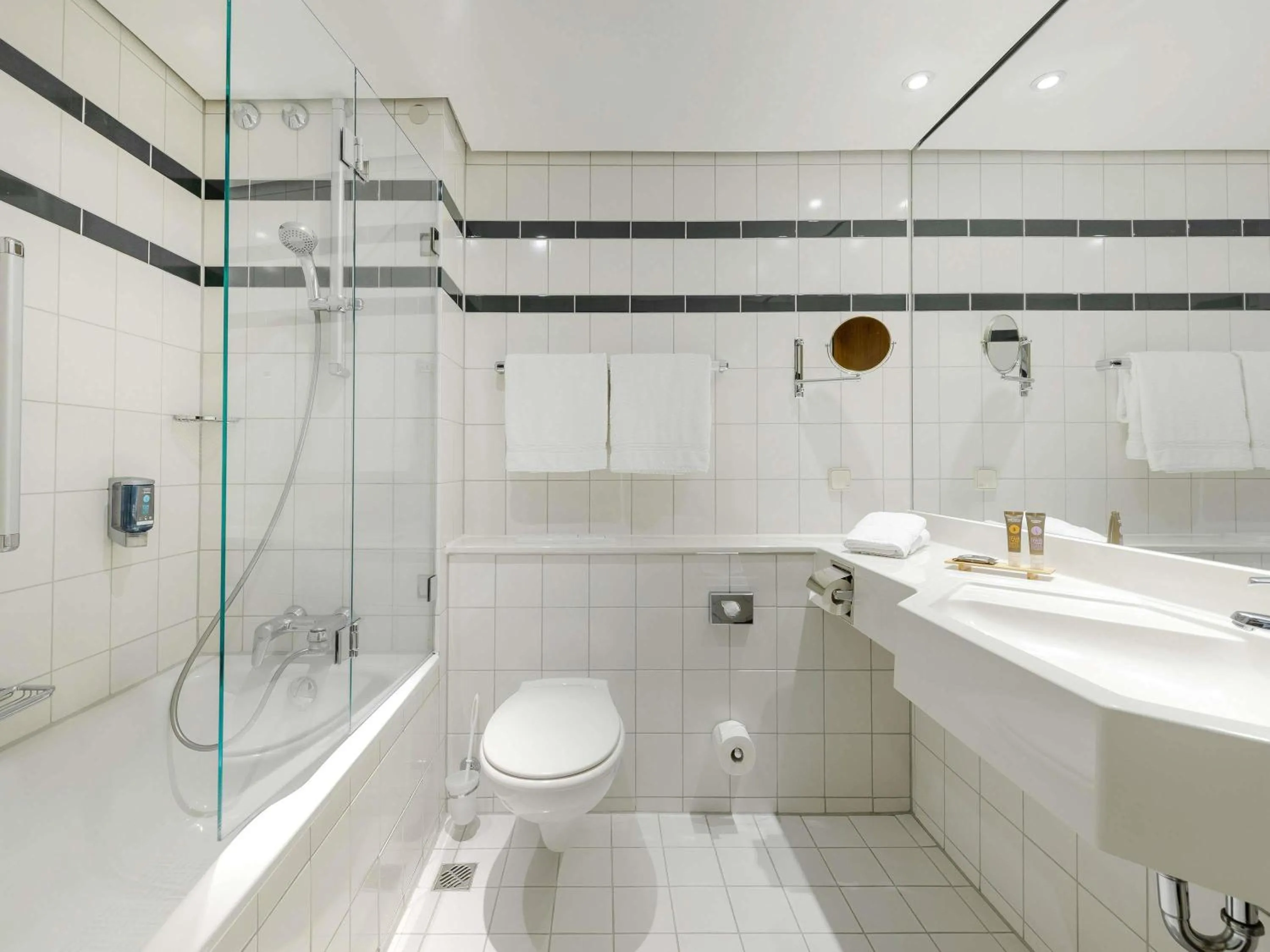 Bedroom in Novotel Freiburg am Konzerthaus