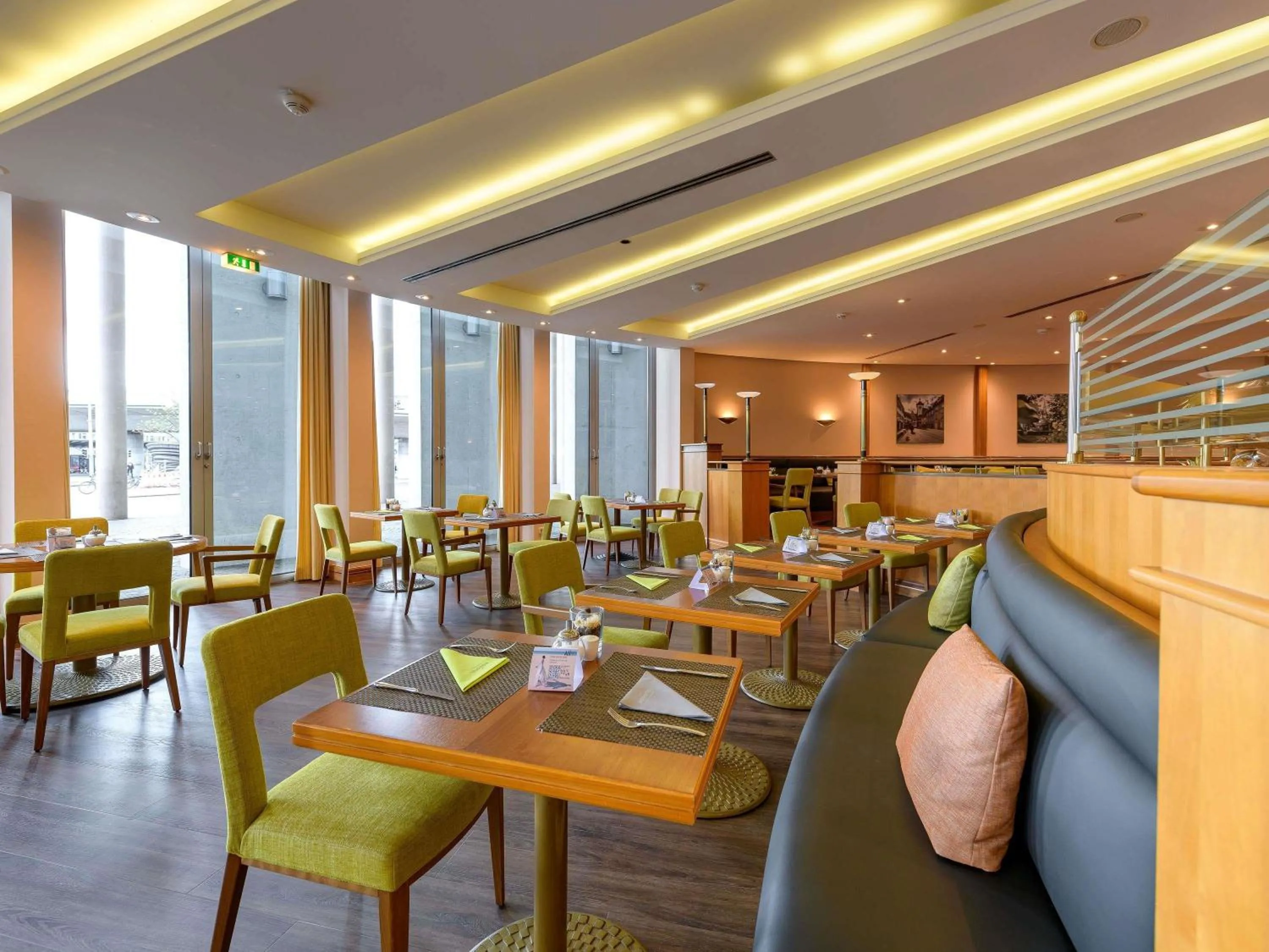 Restaurant/places to eat in Novotel Freiburg am Konzerthaus