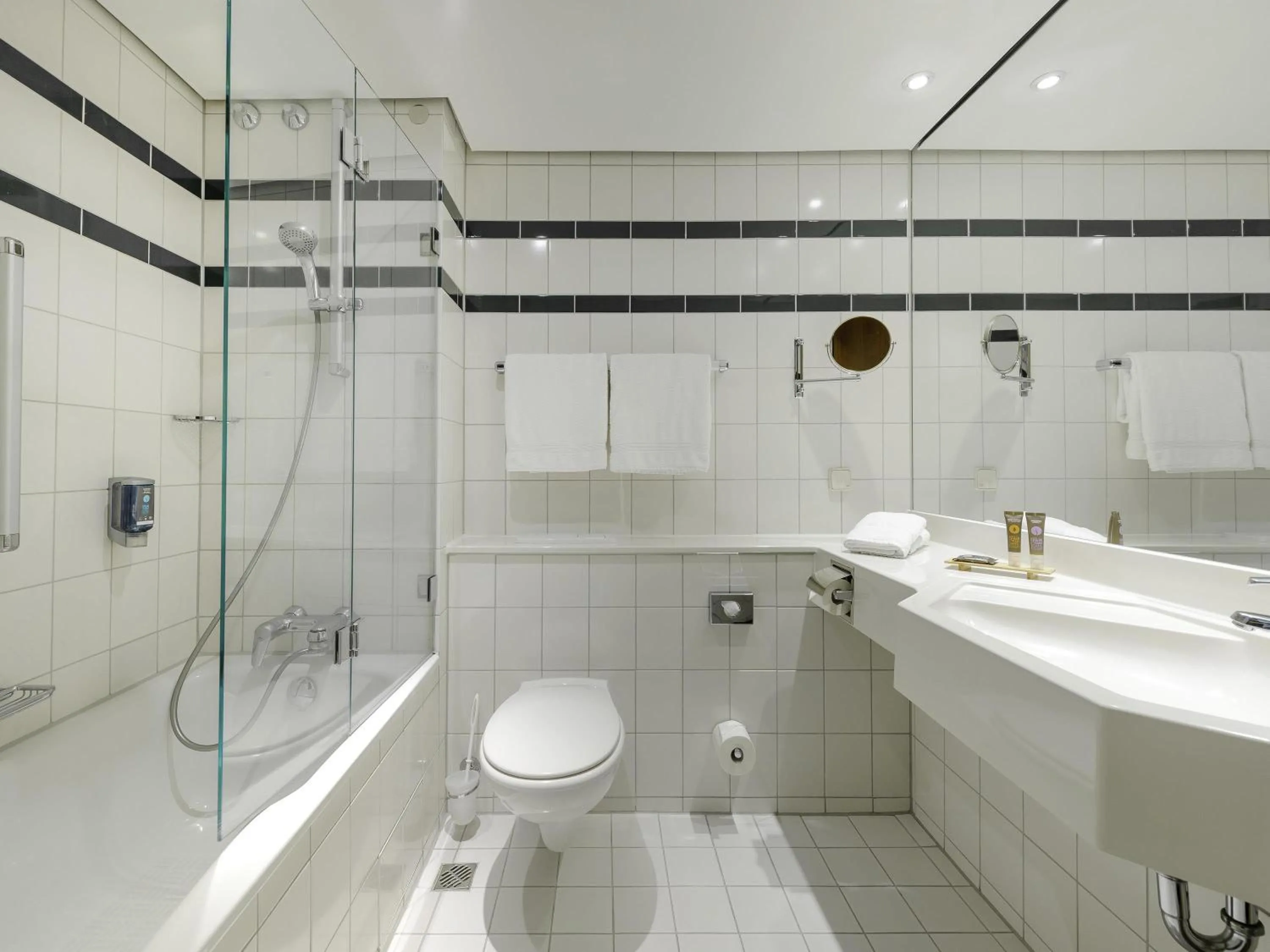 Bedroom in Novotel Freiburg am Konzerthaus