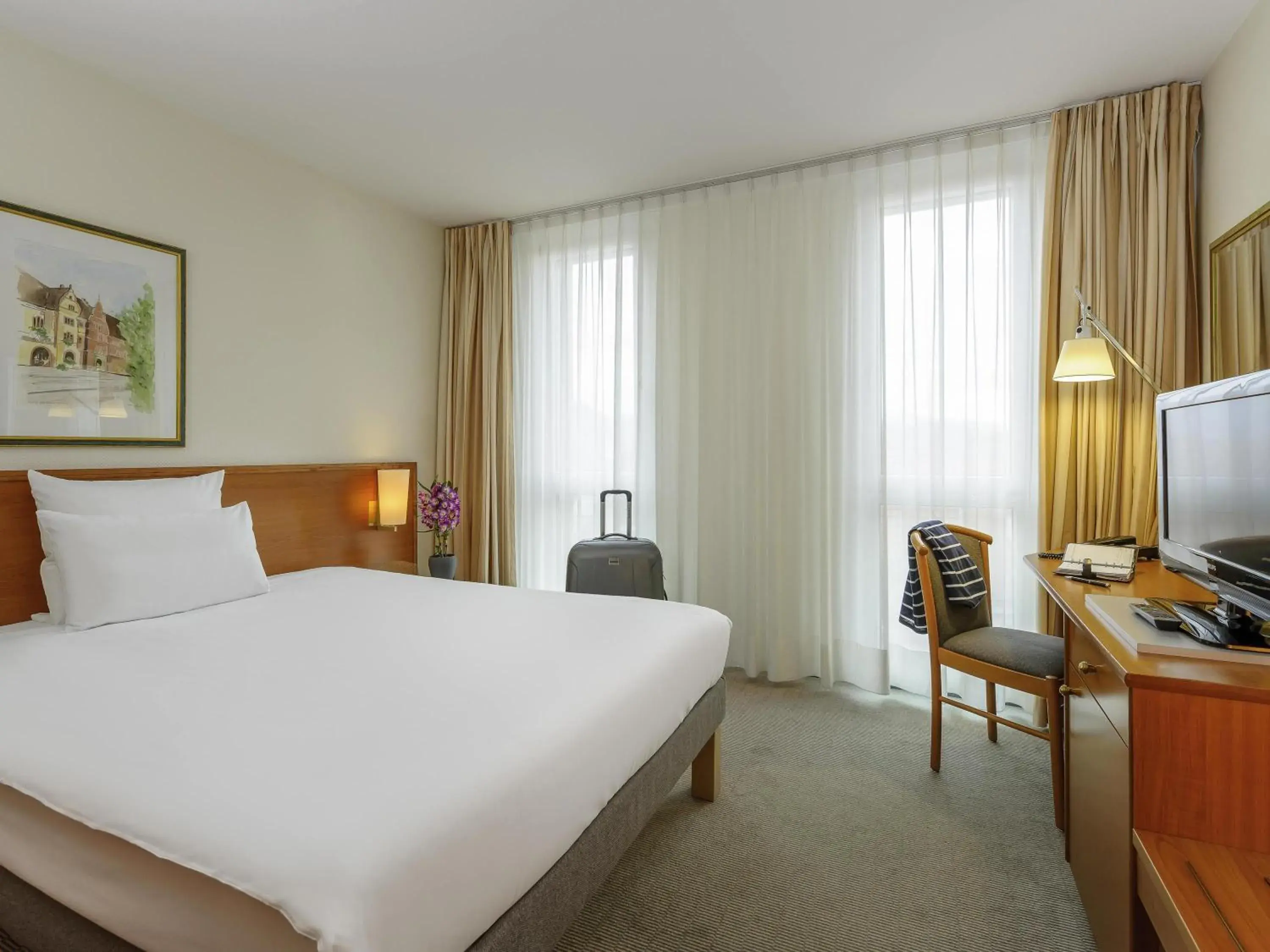 Standard Queen Room with Balcony in Novotel Freiburg am Konzerthaus Standard Queen Room with Balcony in Novotel Freiburg am Konzerthaus