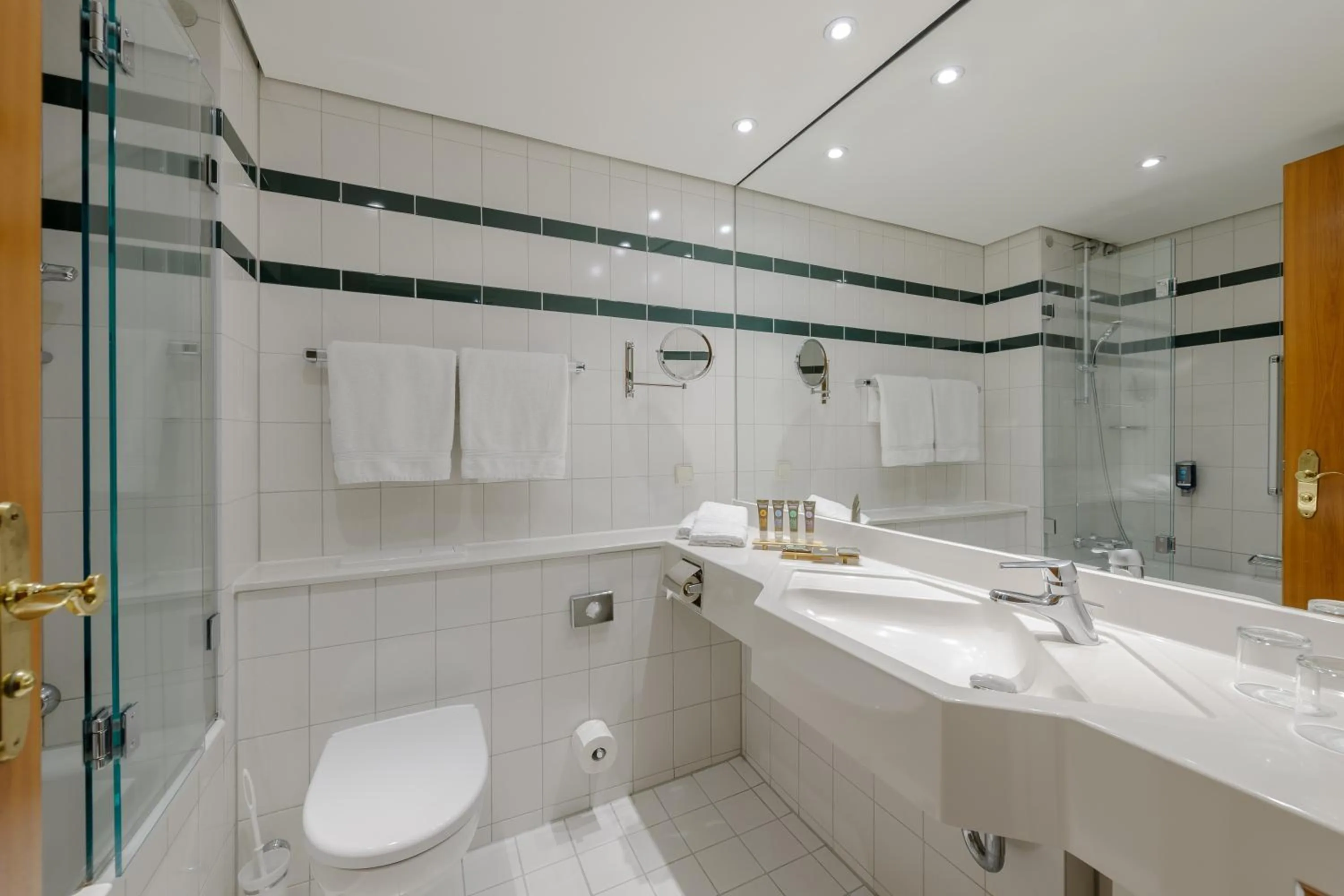 Toilet in Novotel Freiburg am Konzerthaus