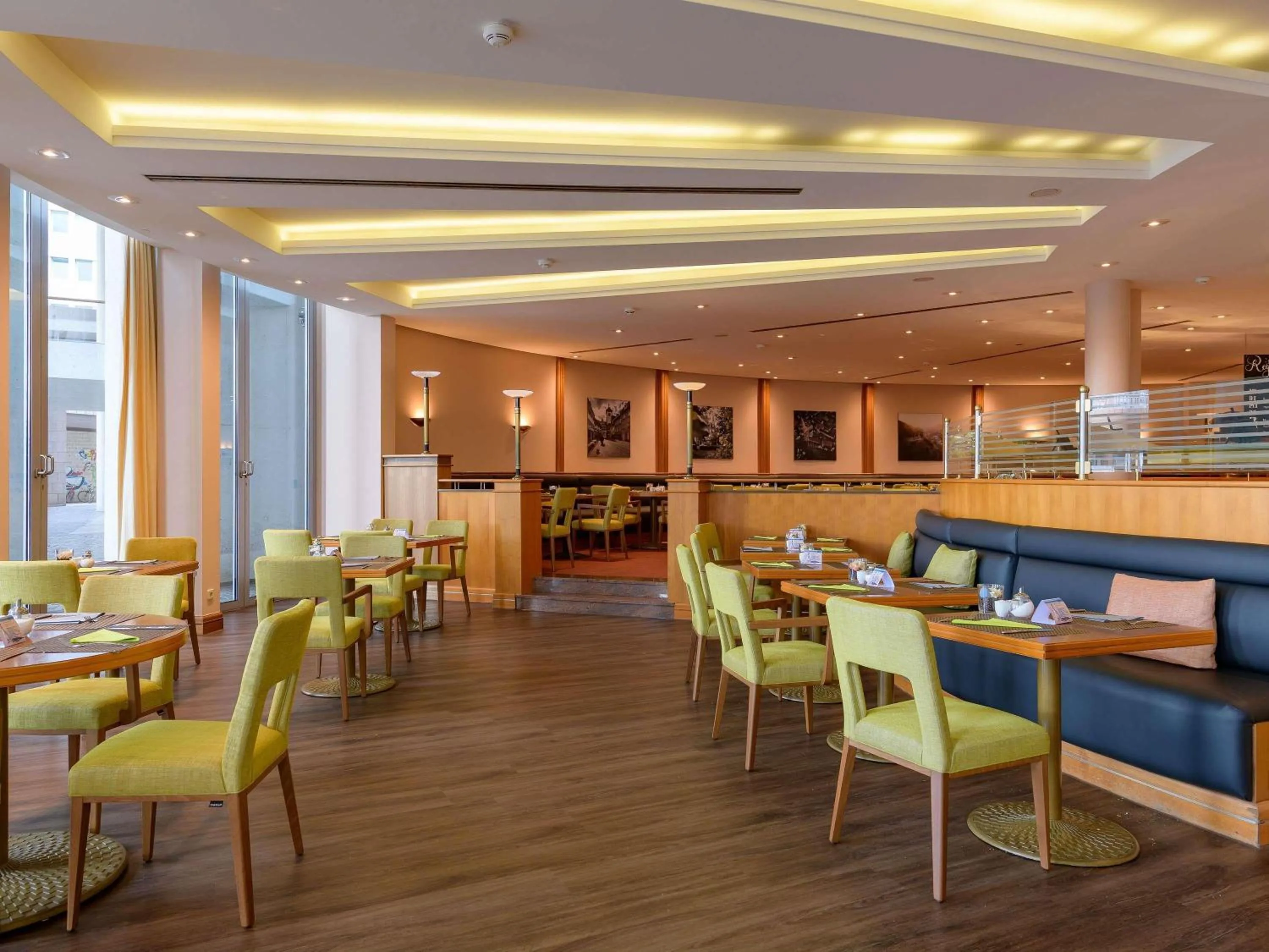 Restaurant/places to eat in Novotel Freiburg am Konzerthaus