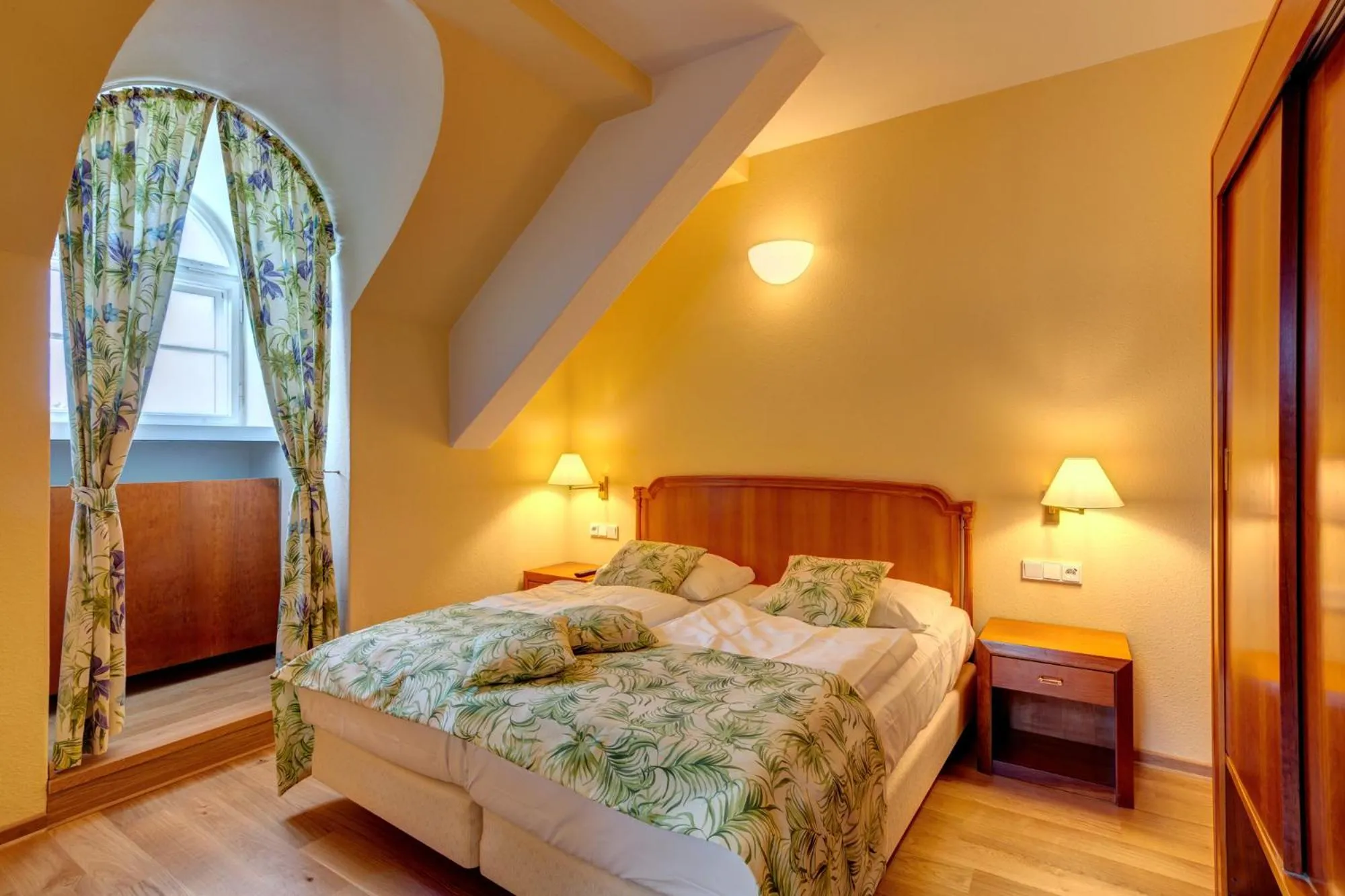 Photo of the whole room, Bed in Schloss Lübbenau