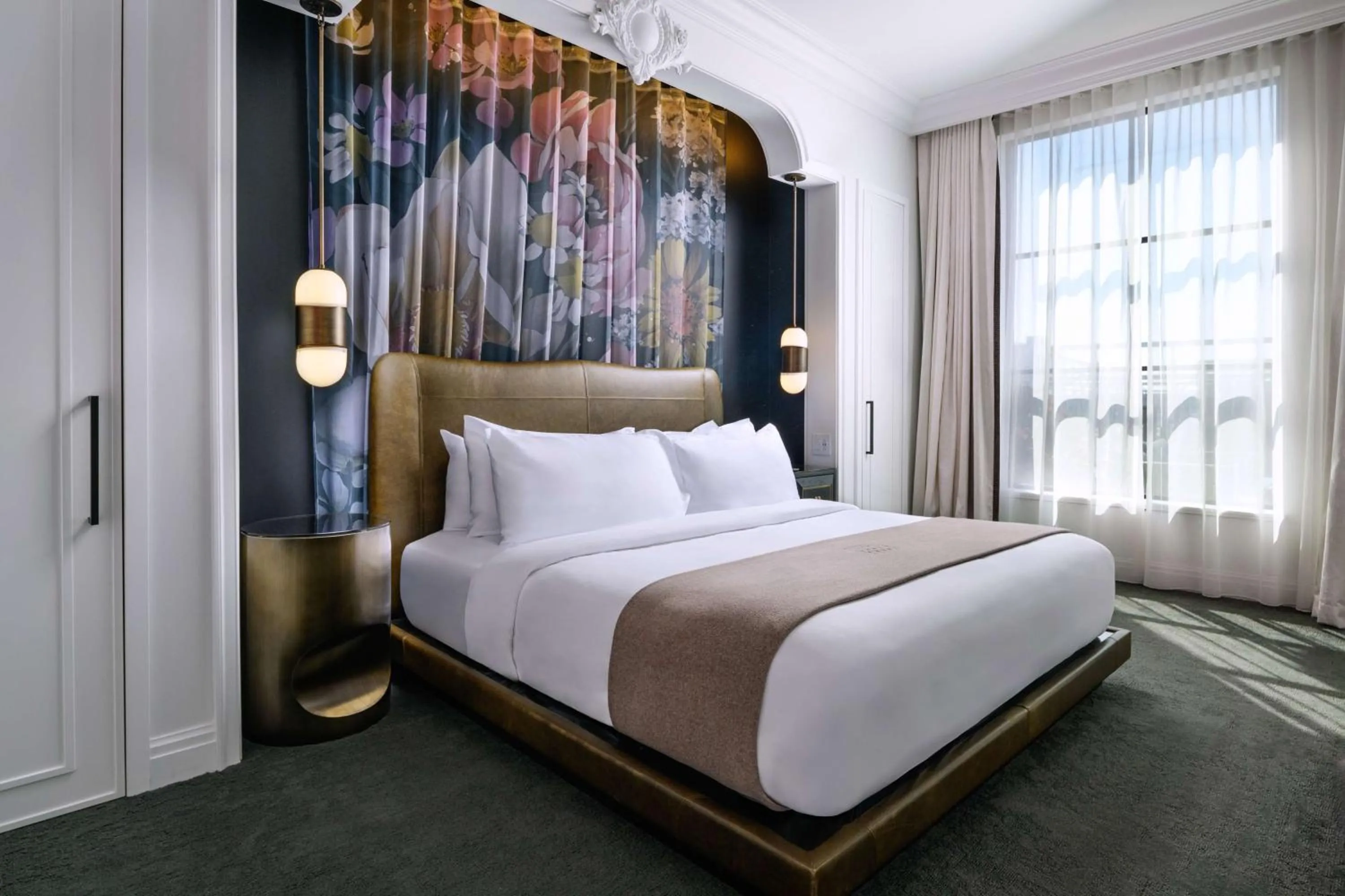 Photo of the whole room, Bed in Daxton Hotel Birmingham, Curio Collection by Hilton