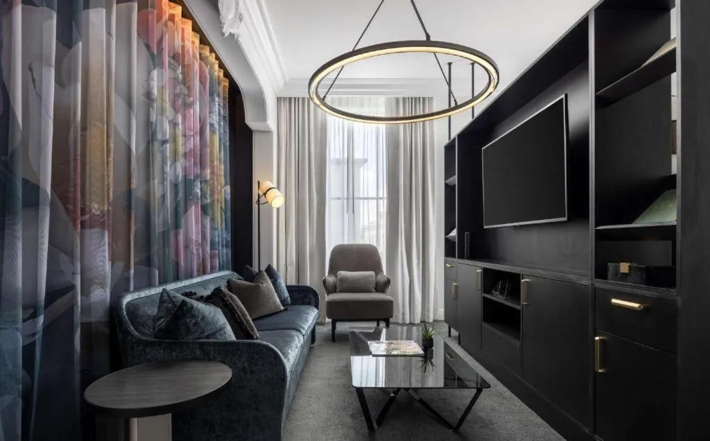 Daxton Hotel Birmingham, Curio Collection by Hilton