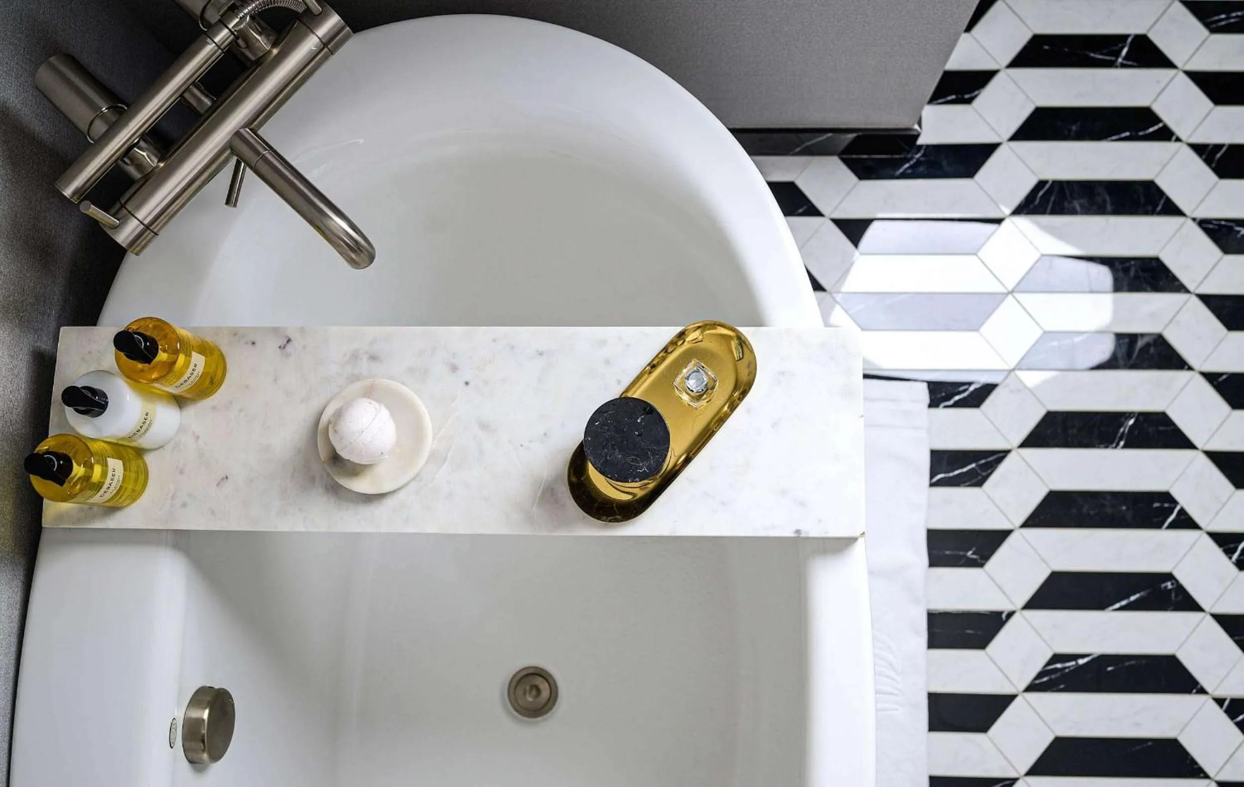 Bathroom in Daxton Hotel Birmingham, Curio Collection by Hilton