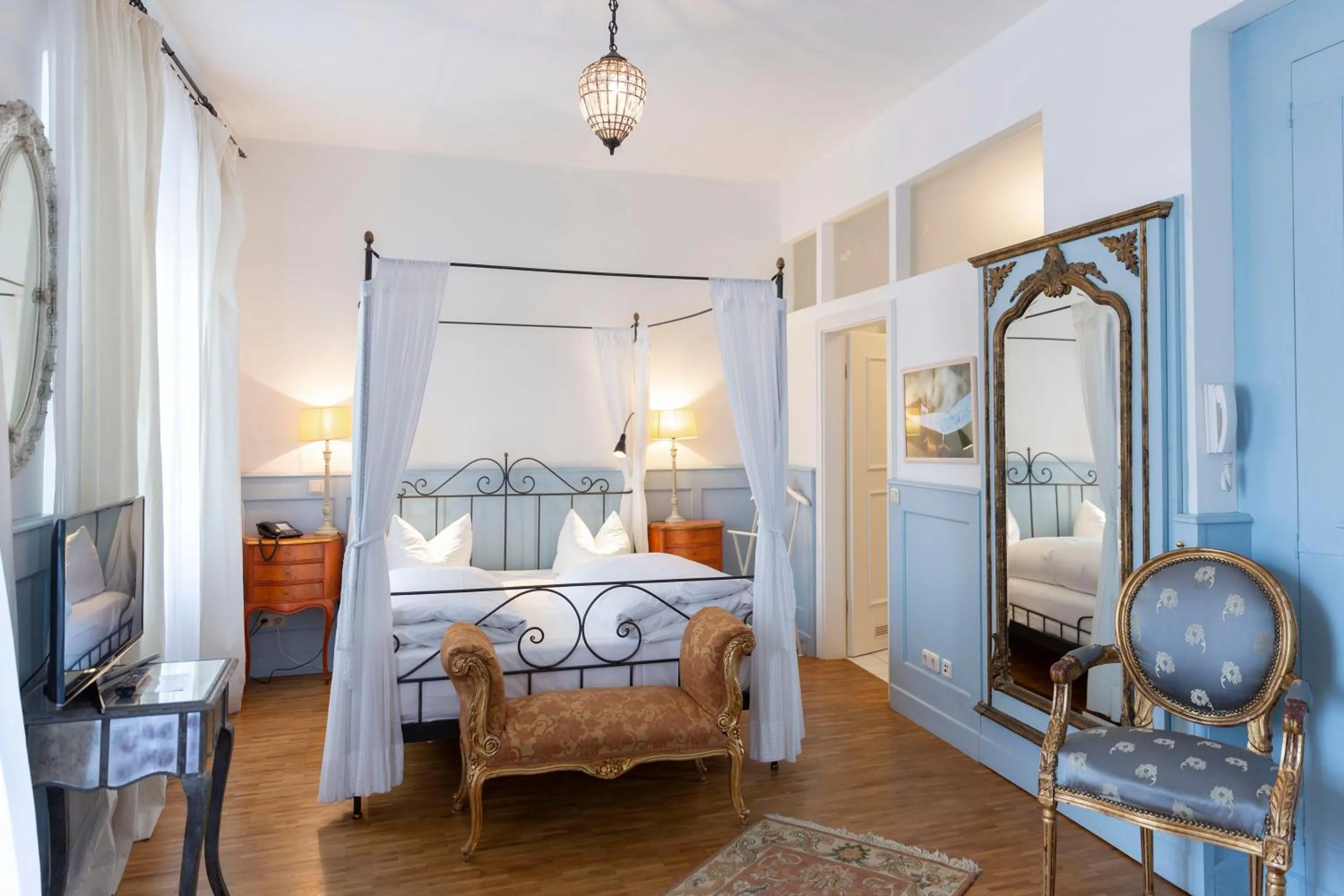 Bed in Hotel Orphée - Großes Haus