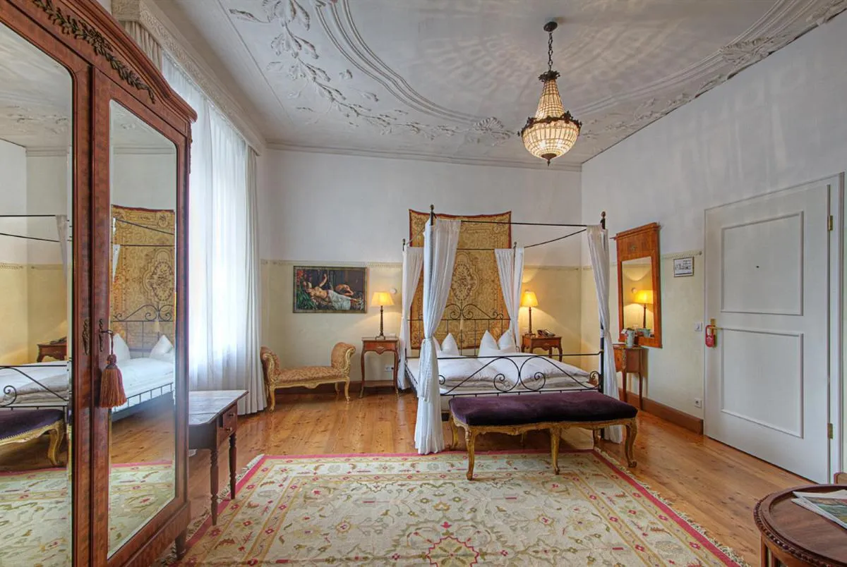 Bed in Hotel Orphée - Großes Haus