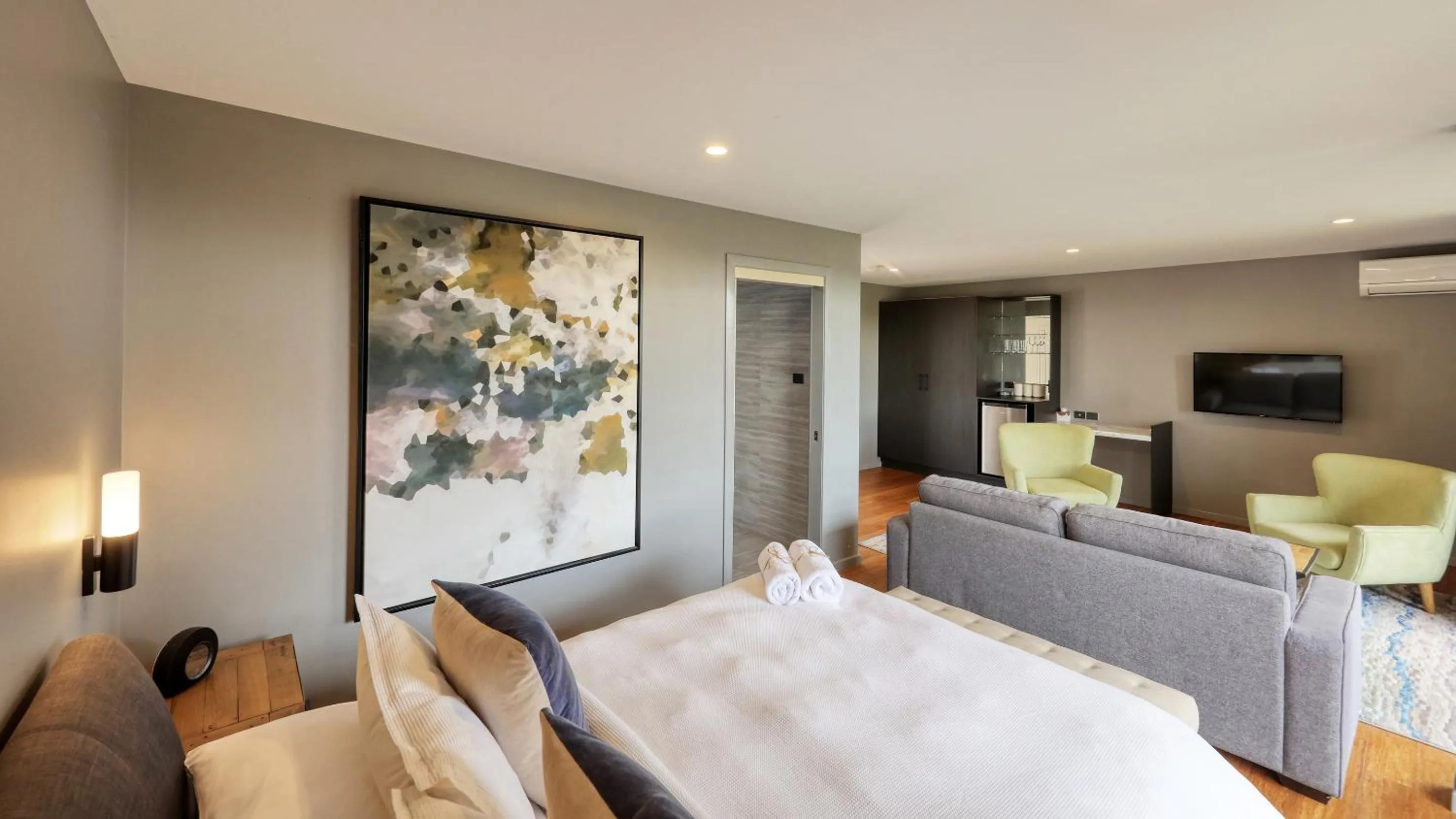 Bed in Blue Jacket Motel