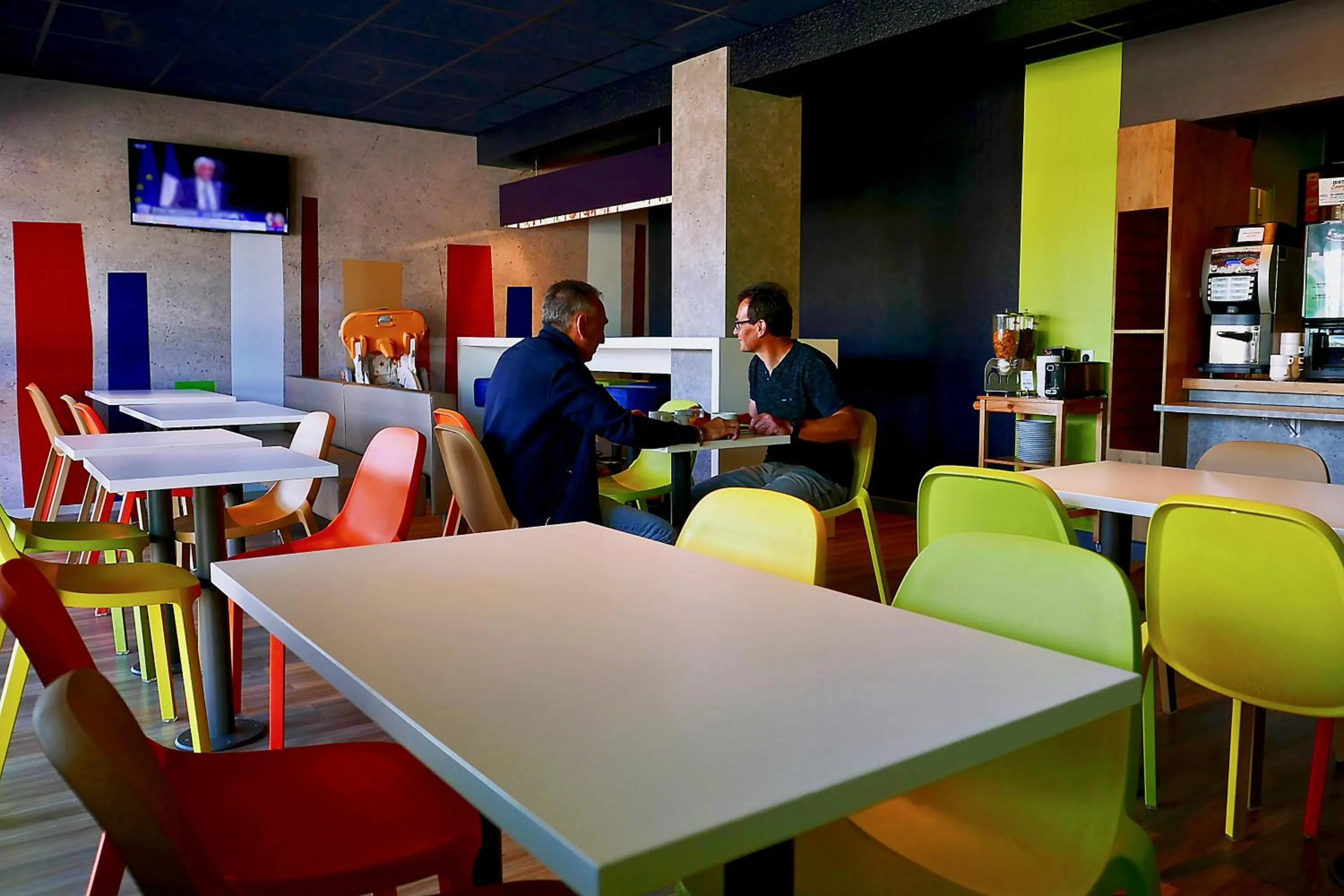 Dining area in Hotel ibis Budget Laval