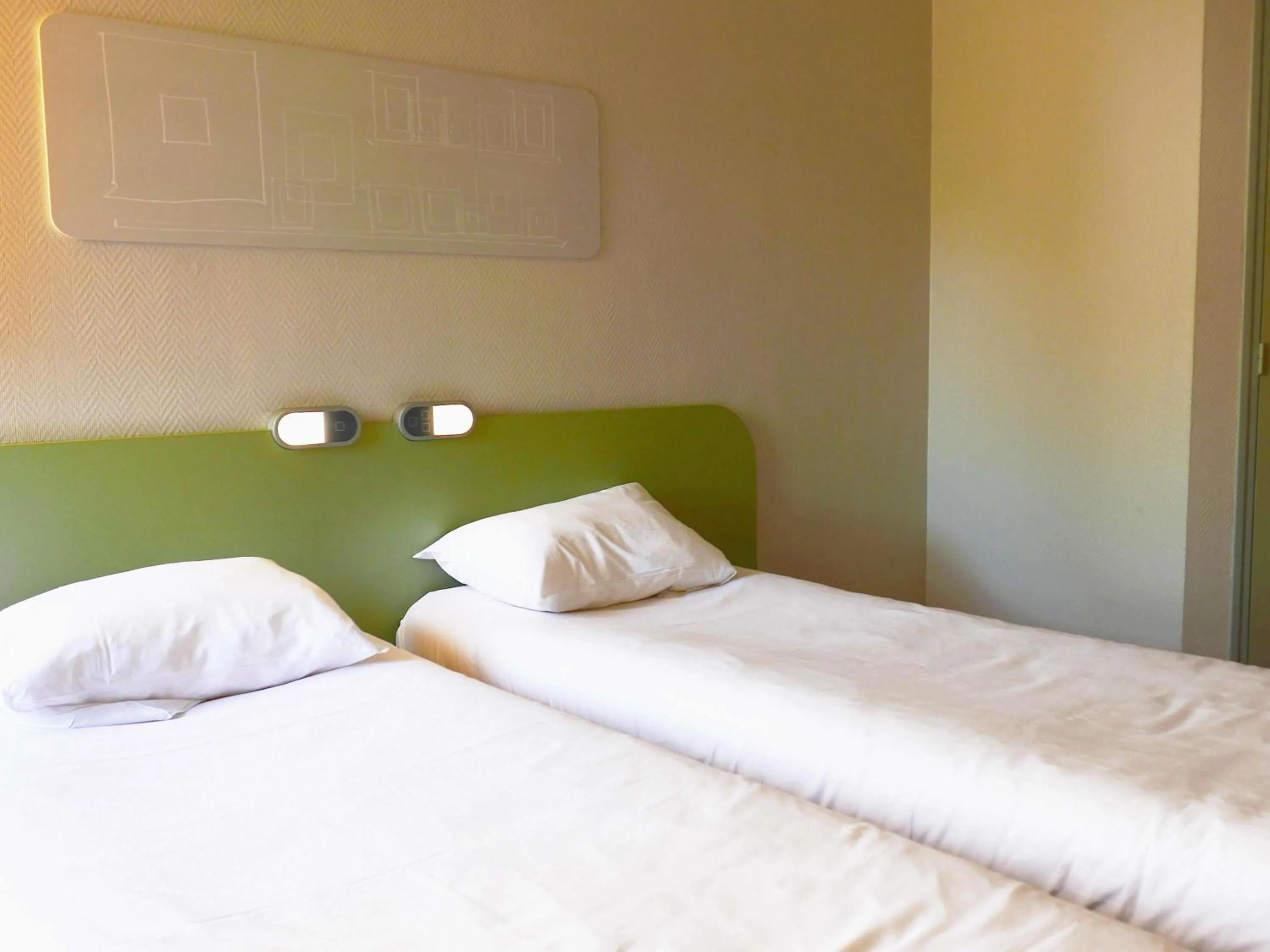 Bedroom, Bed in Hotel ibis Budget Laval