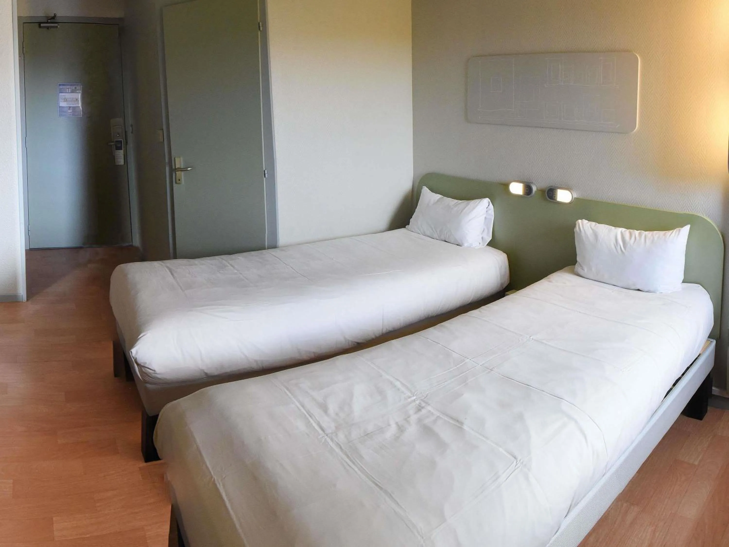 Bedroom, Bed in Hotel ibis Budget Laval