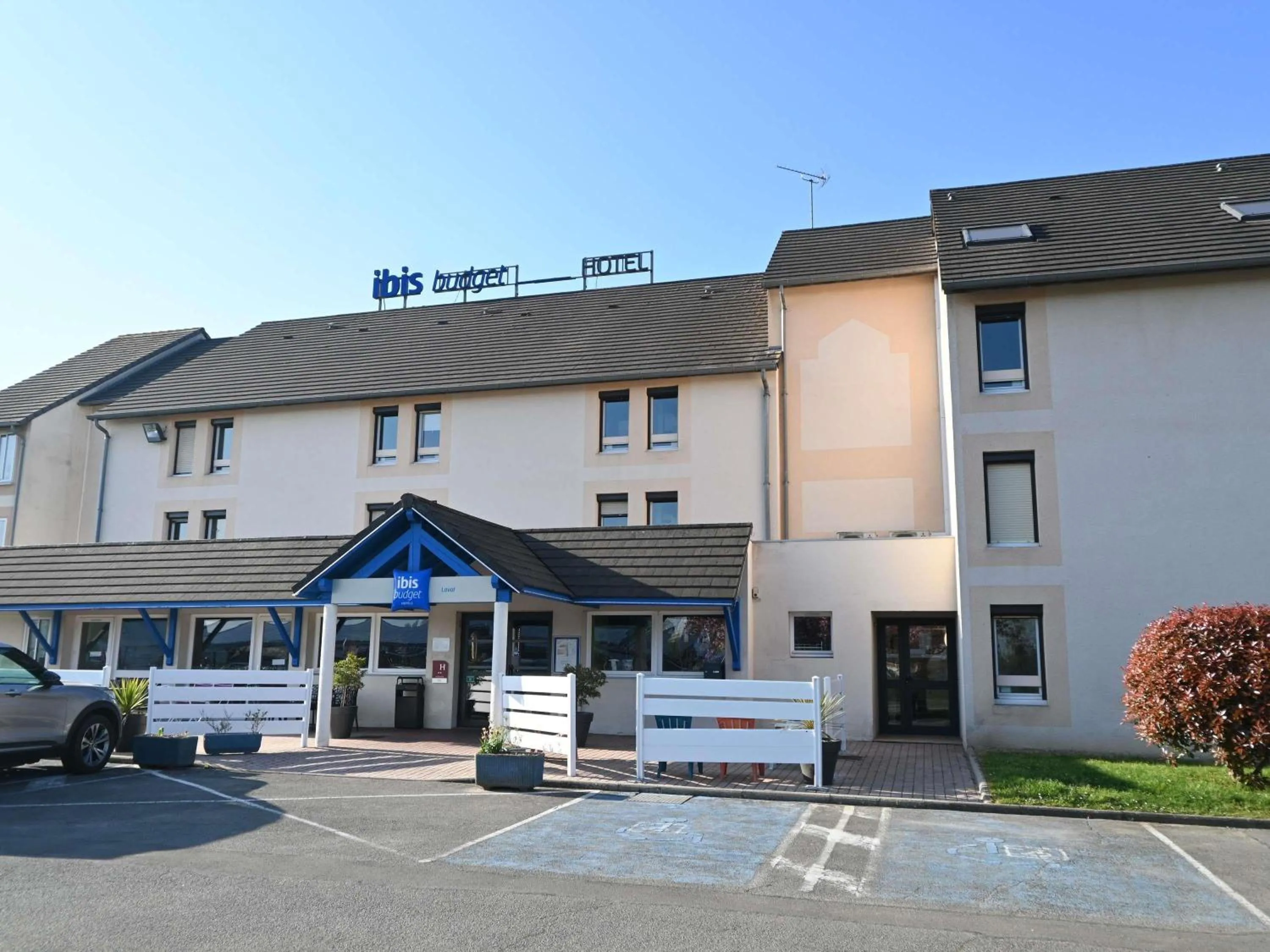 Property building in Hotel ibis Budget Laval