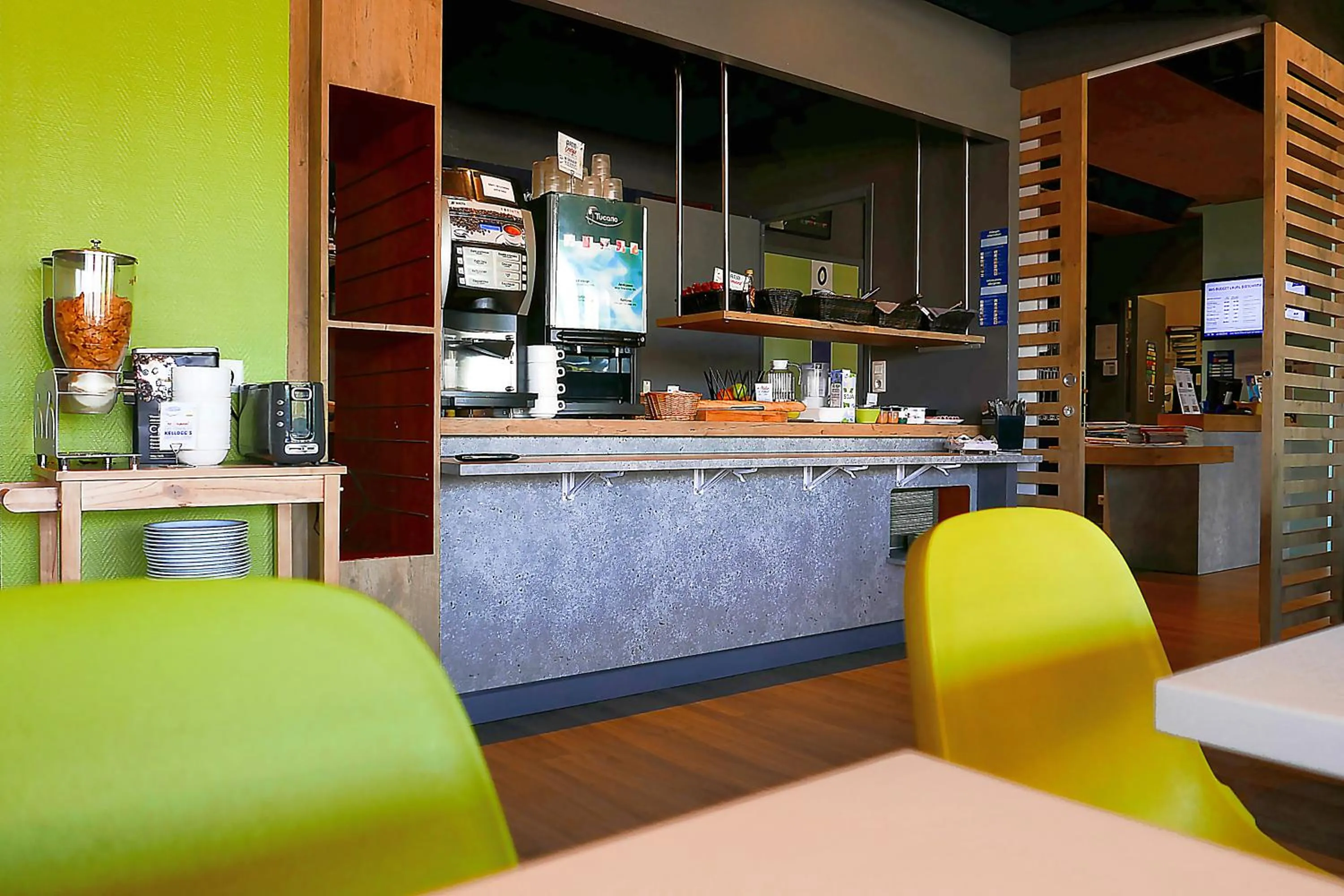 Dining area in Hotel ibis Budget Laval