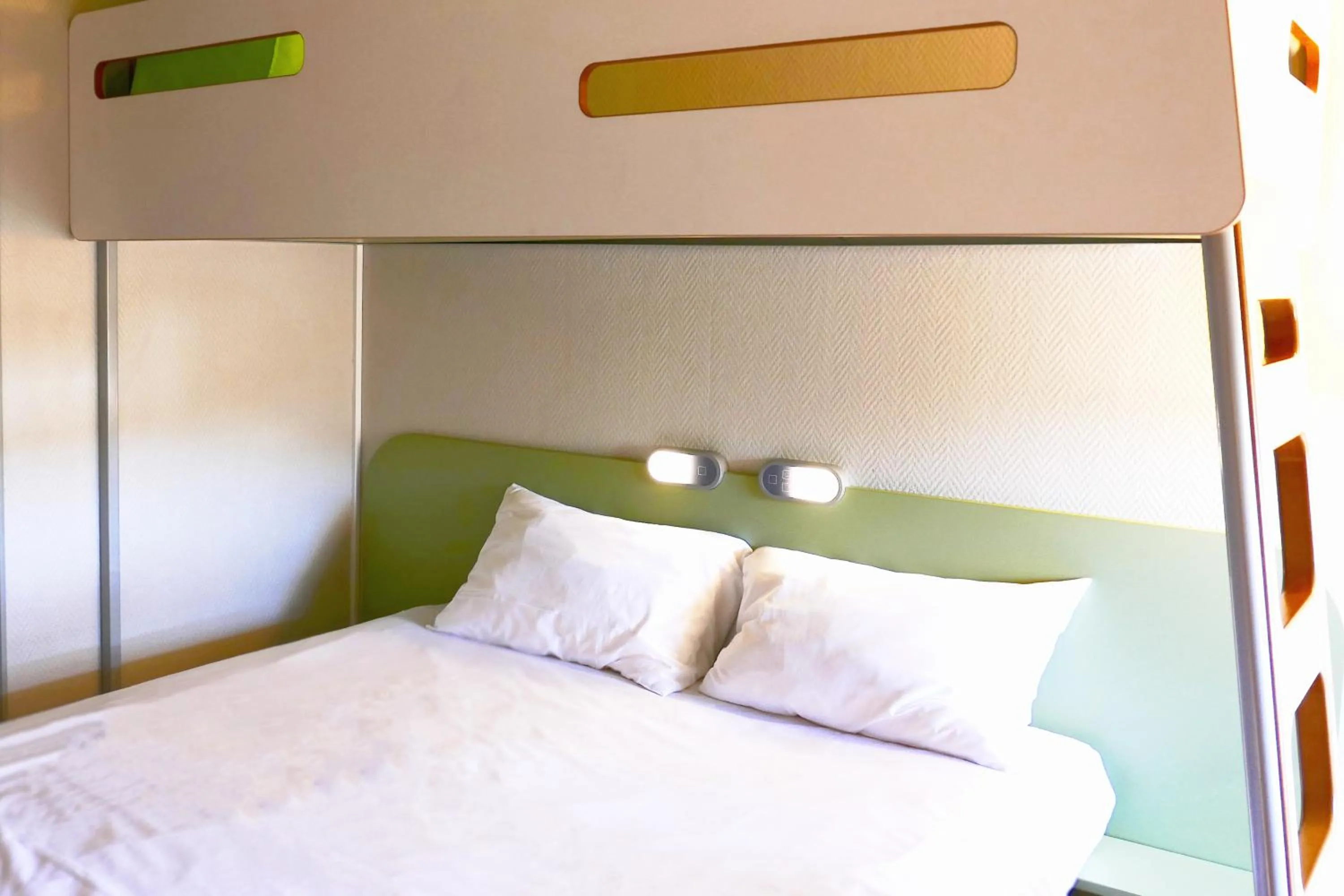 bunk bed, Bed in Hotel ibis Budget Laval