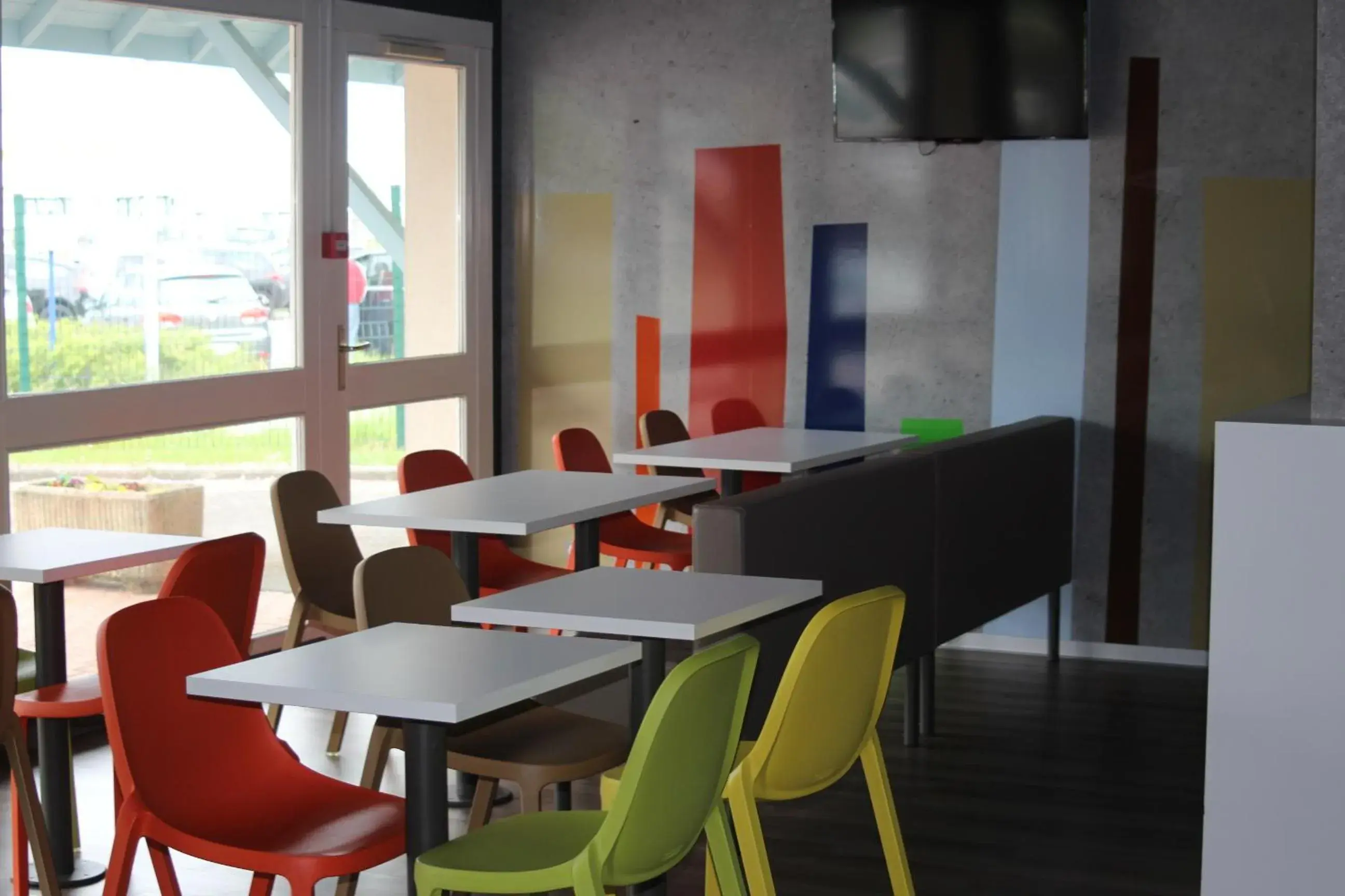 Restaurant/places to eat in Hotel ibis Budget Laval Restaurant/places to eat in Hotel ibis Budget Laval