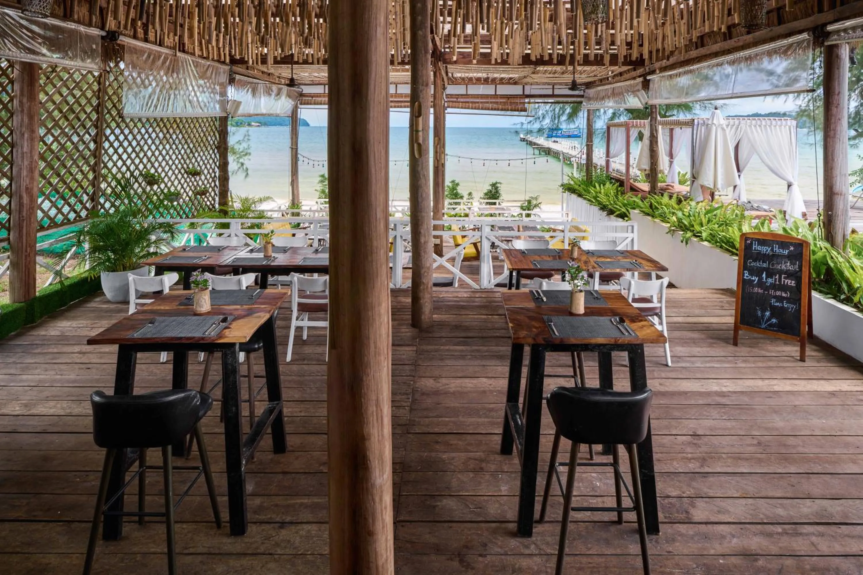 Restaurant/places to eat in Eden Beach Resort by EHM