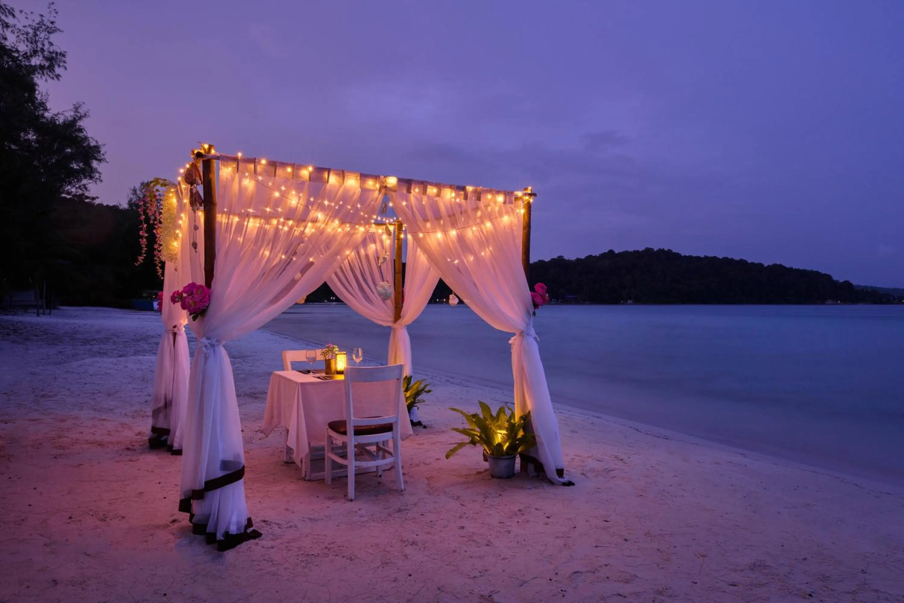 Night in Eden Beach Resort by EHM