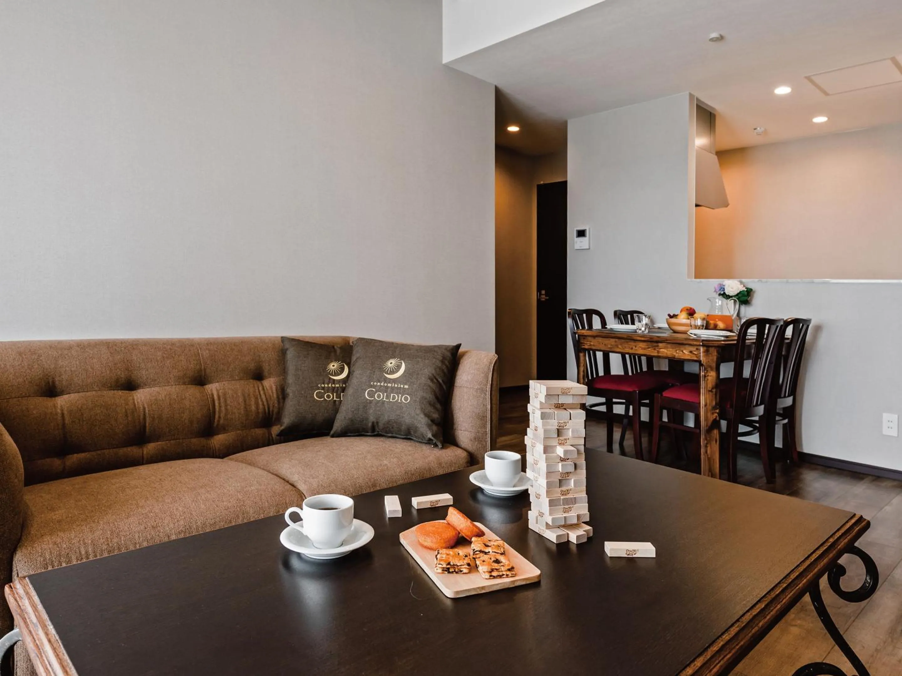 Living room in Family Condo Chatan Hills by Coldio Premium