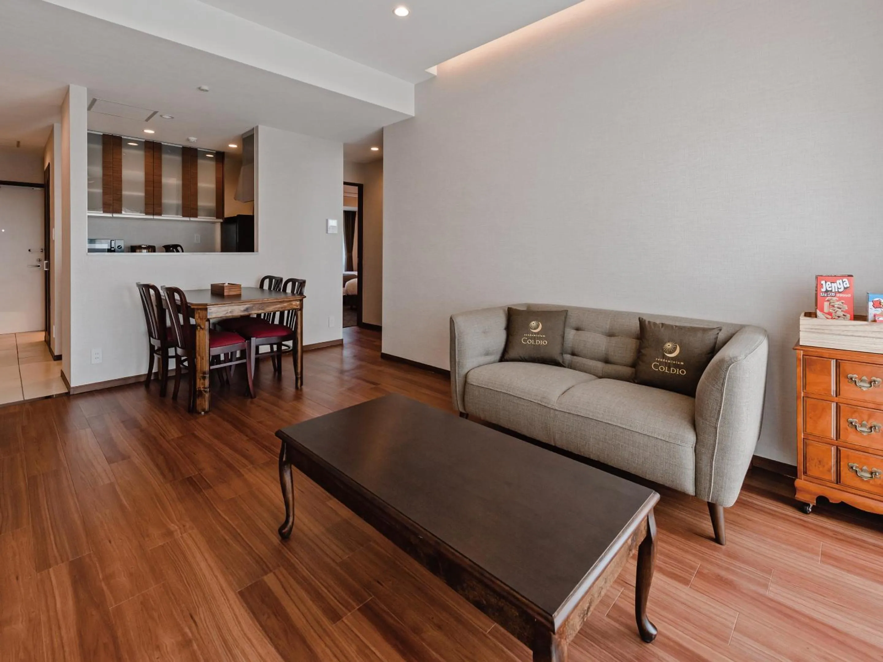 Living room in Family Condo Chatan Hills by Coldio Premium