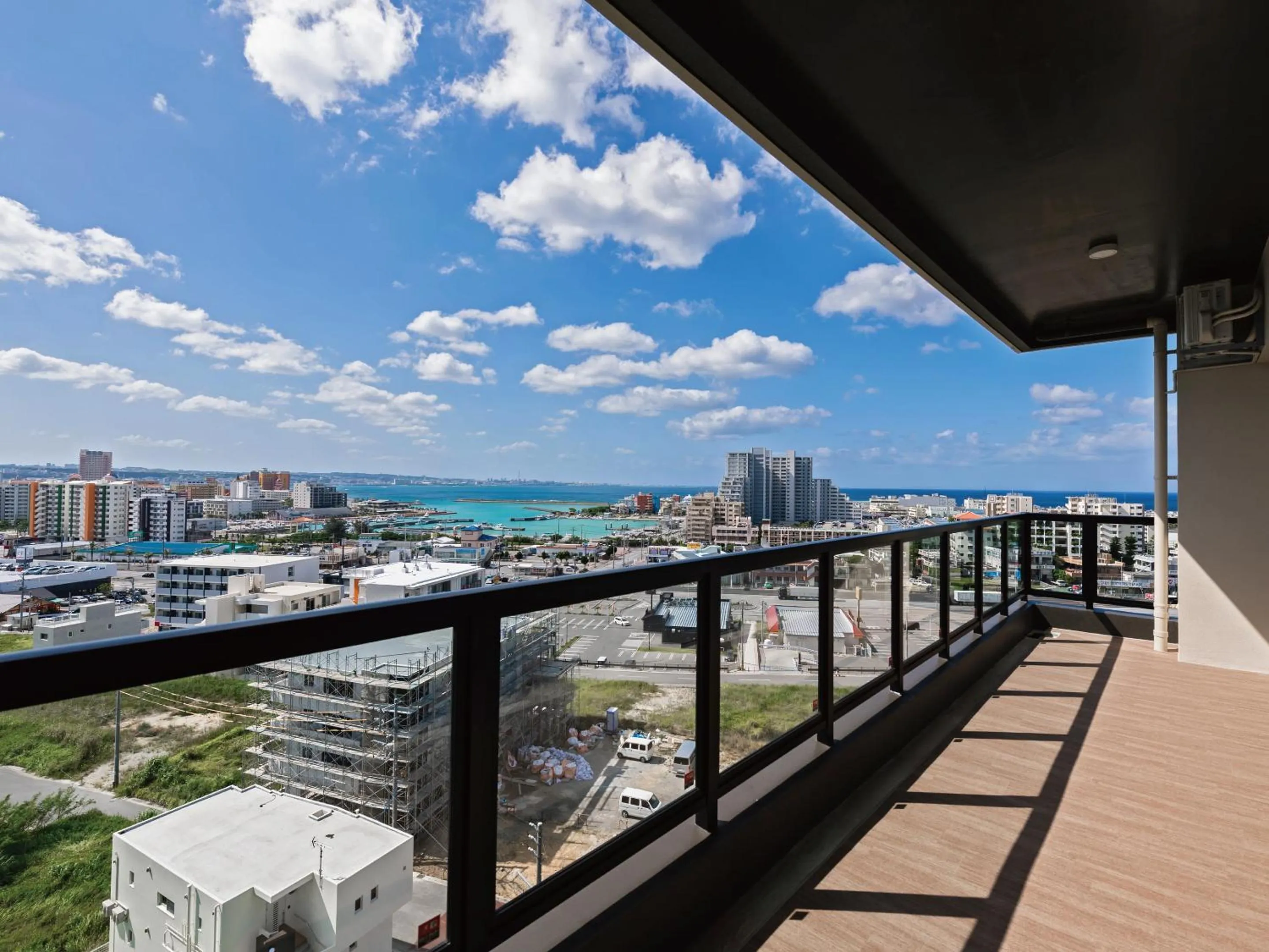 Balcony/Terrace in Family Condo Chatan Hills by Coldio Premium