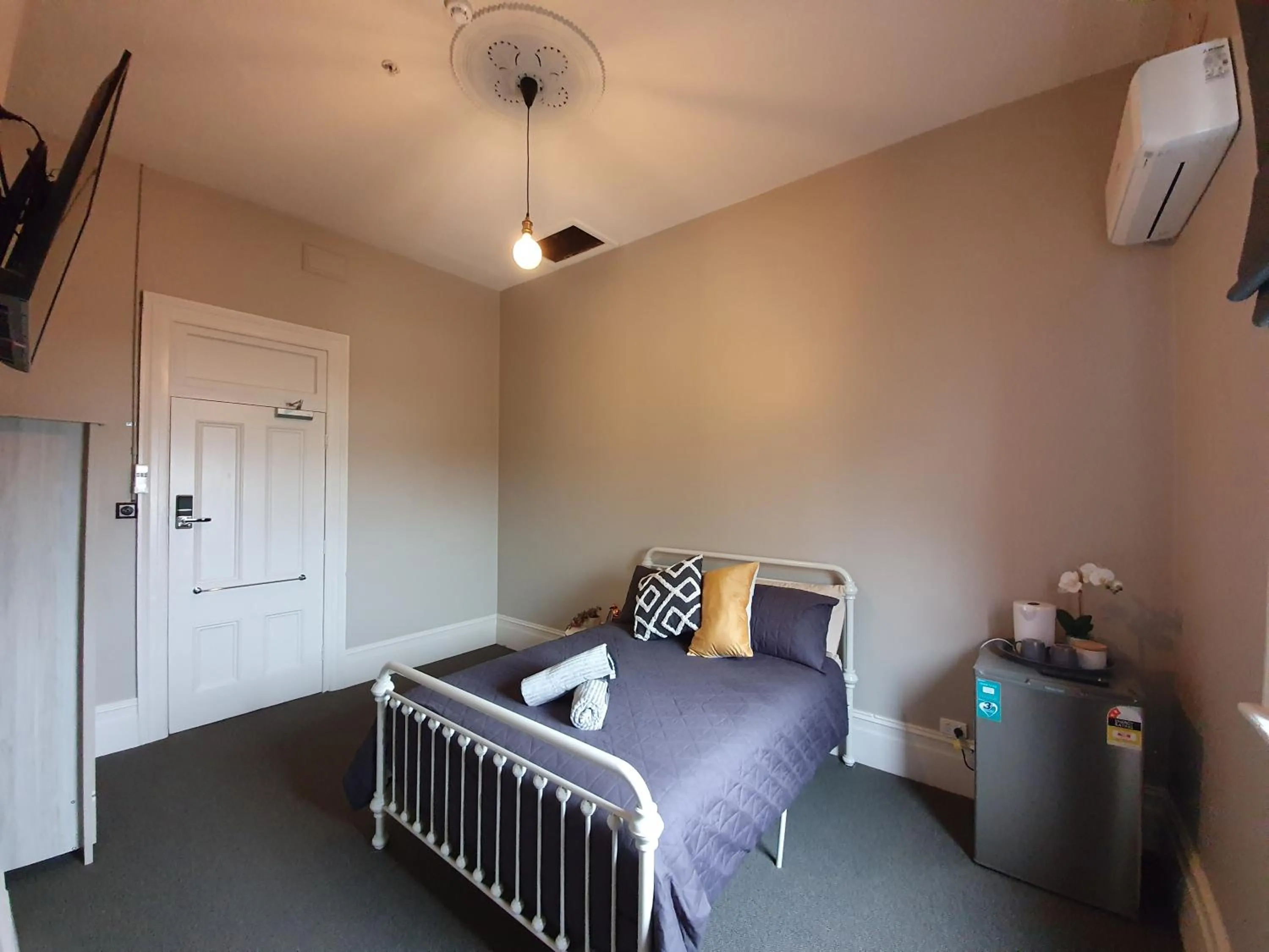 Bed in The Royal Hotel