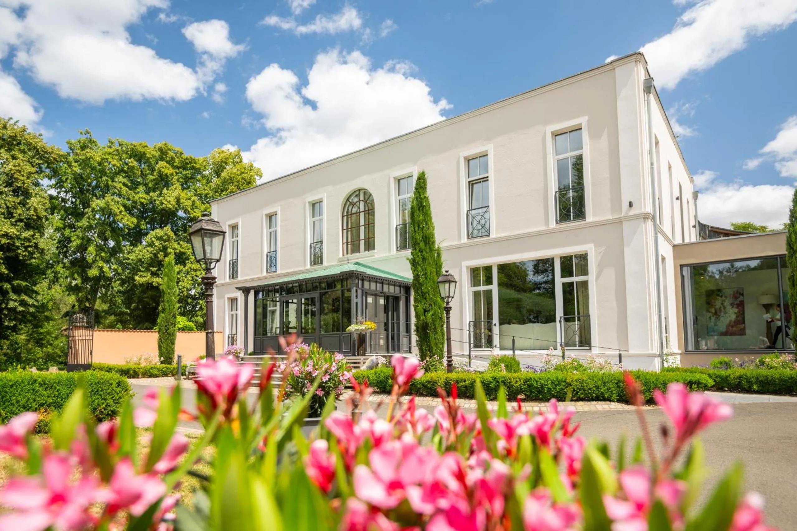 Property building in BollAnts Spa im Park