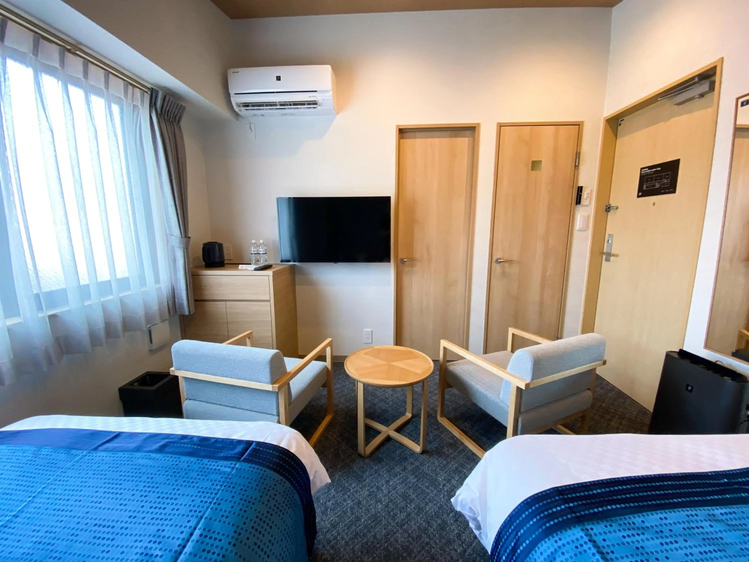 Photo of the whole room, Bed in Rinn Niomon