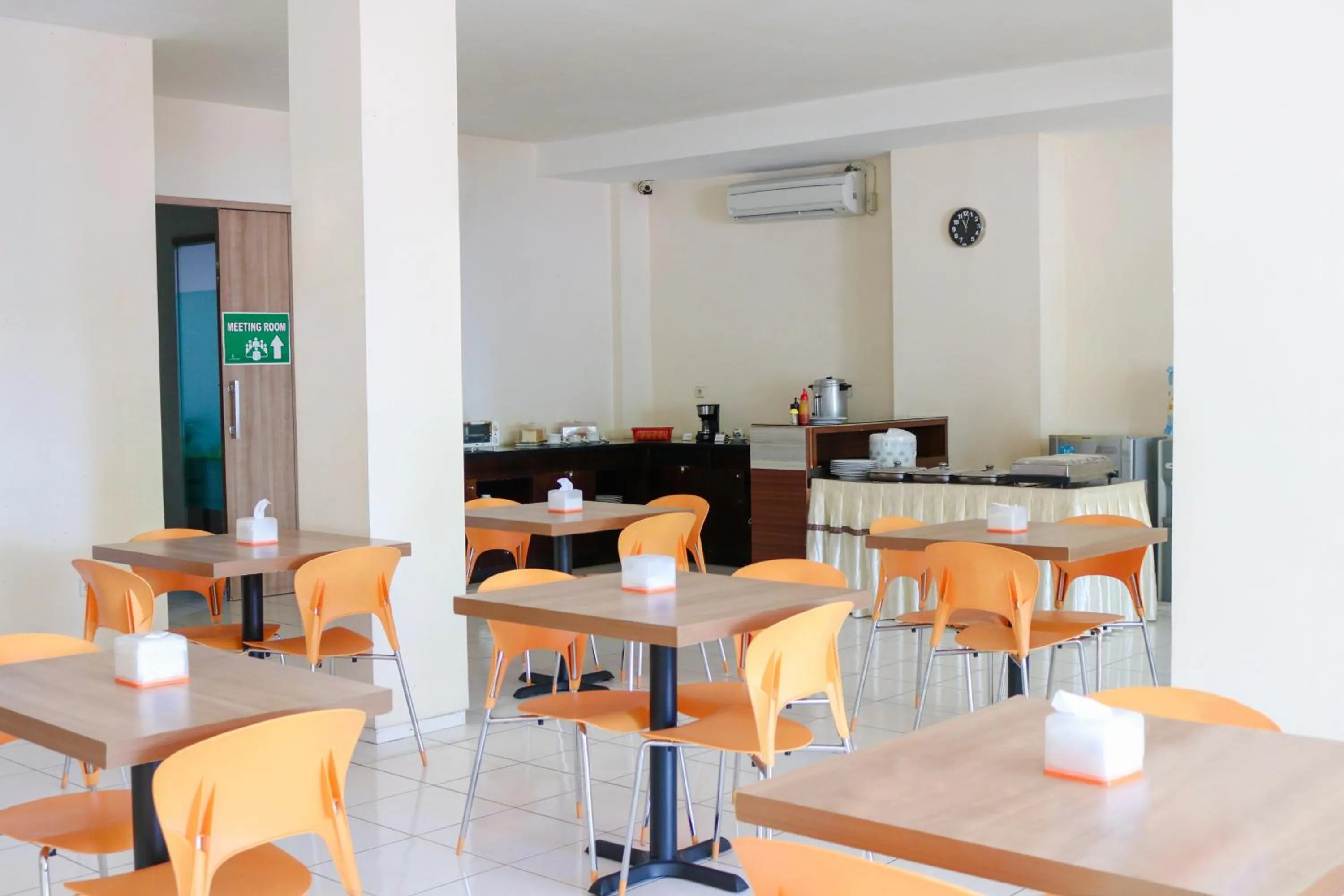 Food and drinks in LeGreen Suite Ratulangi