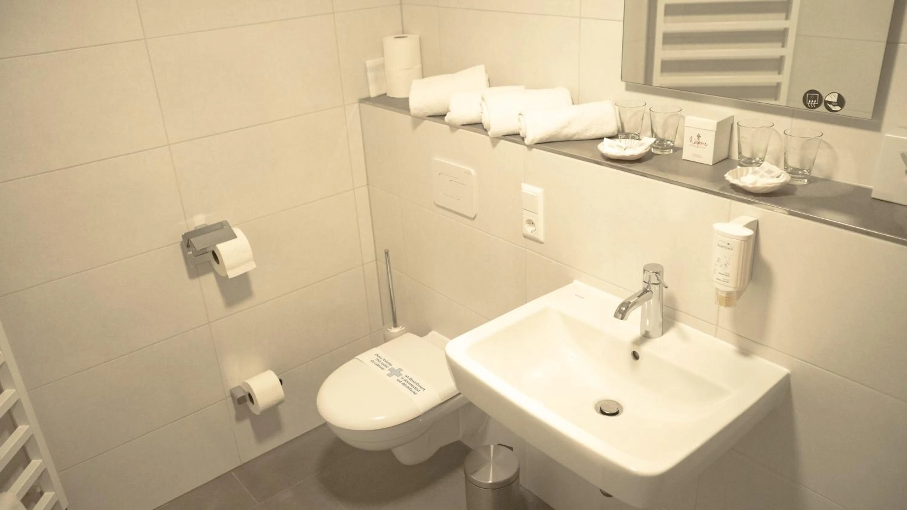 Bathroom in Hotel Märkischer Hof