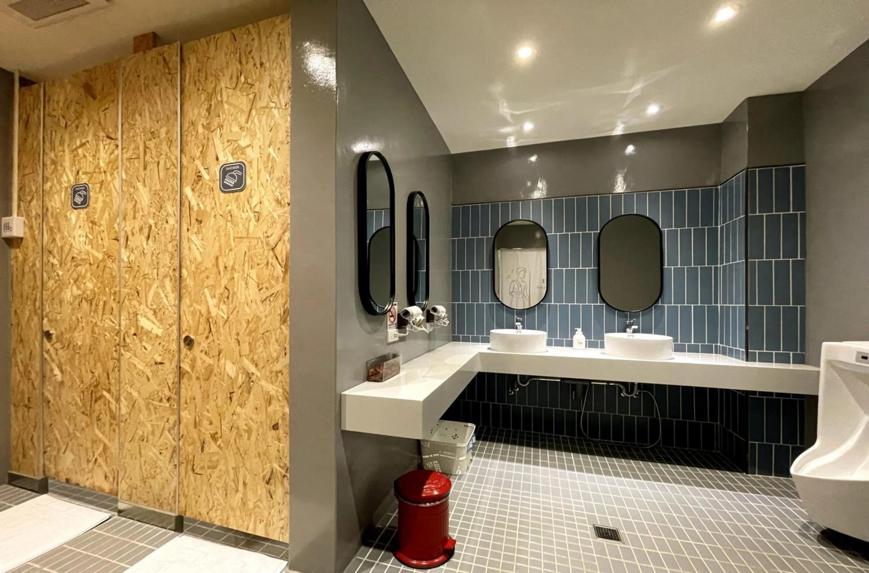 Shower in Funtime Hostel