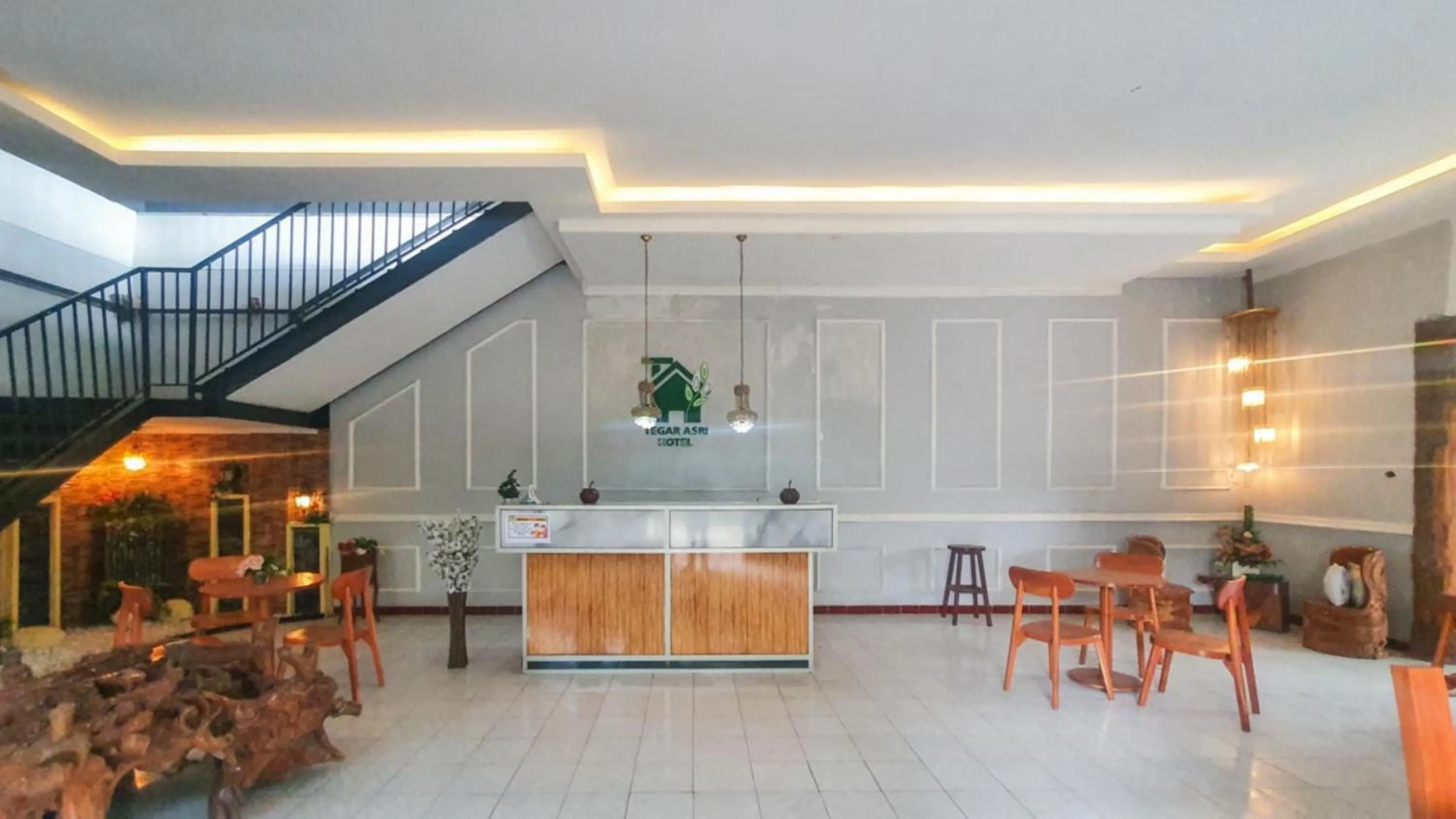 Lobby or reception in RedDoorz At Pujon Malang