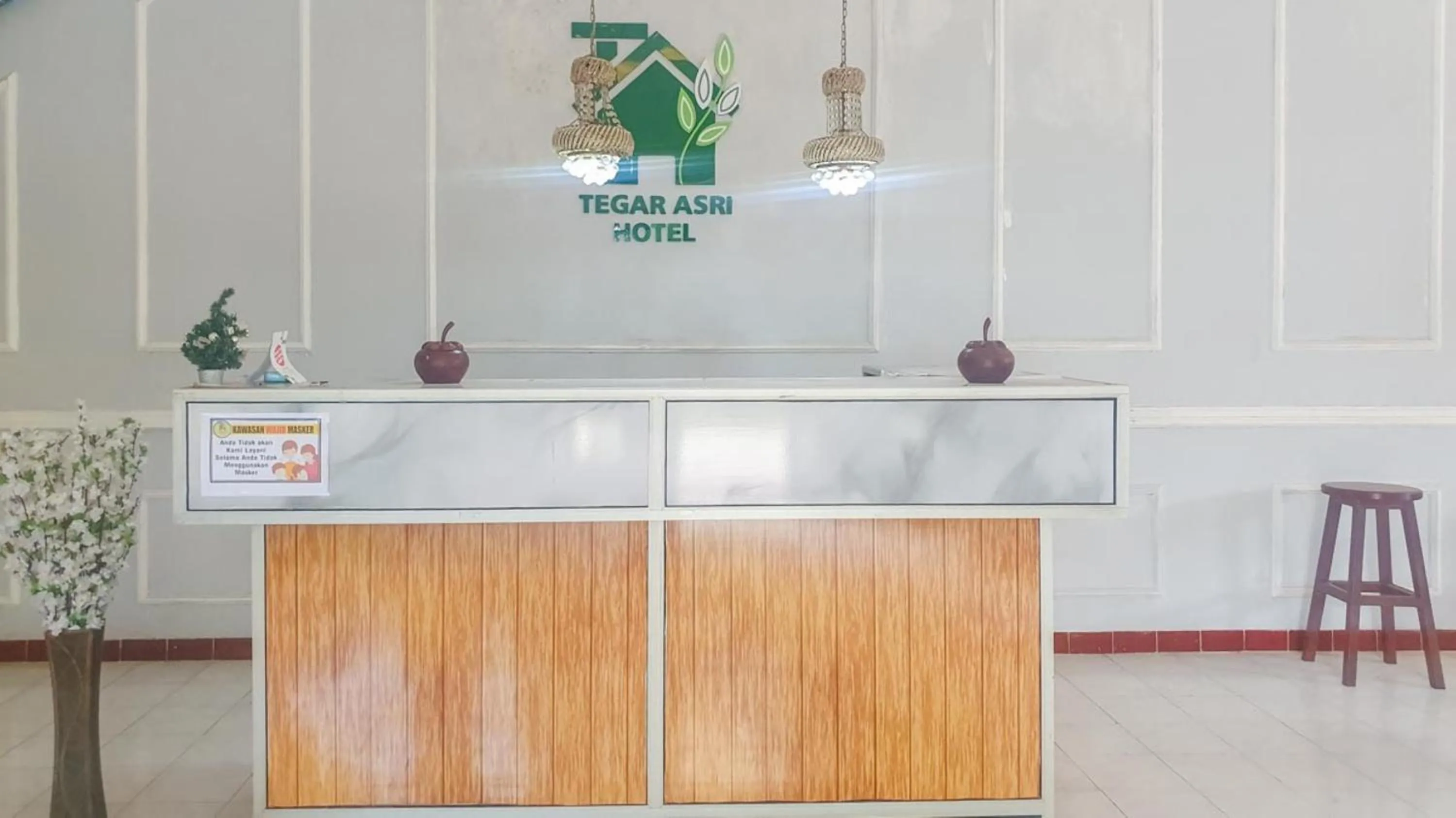 Lobby or reception in RedDoorz At Pujon Malang