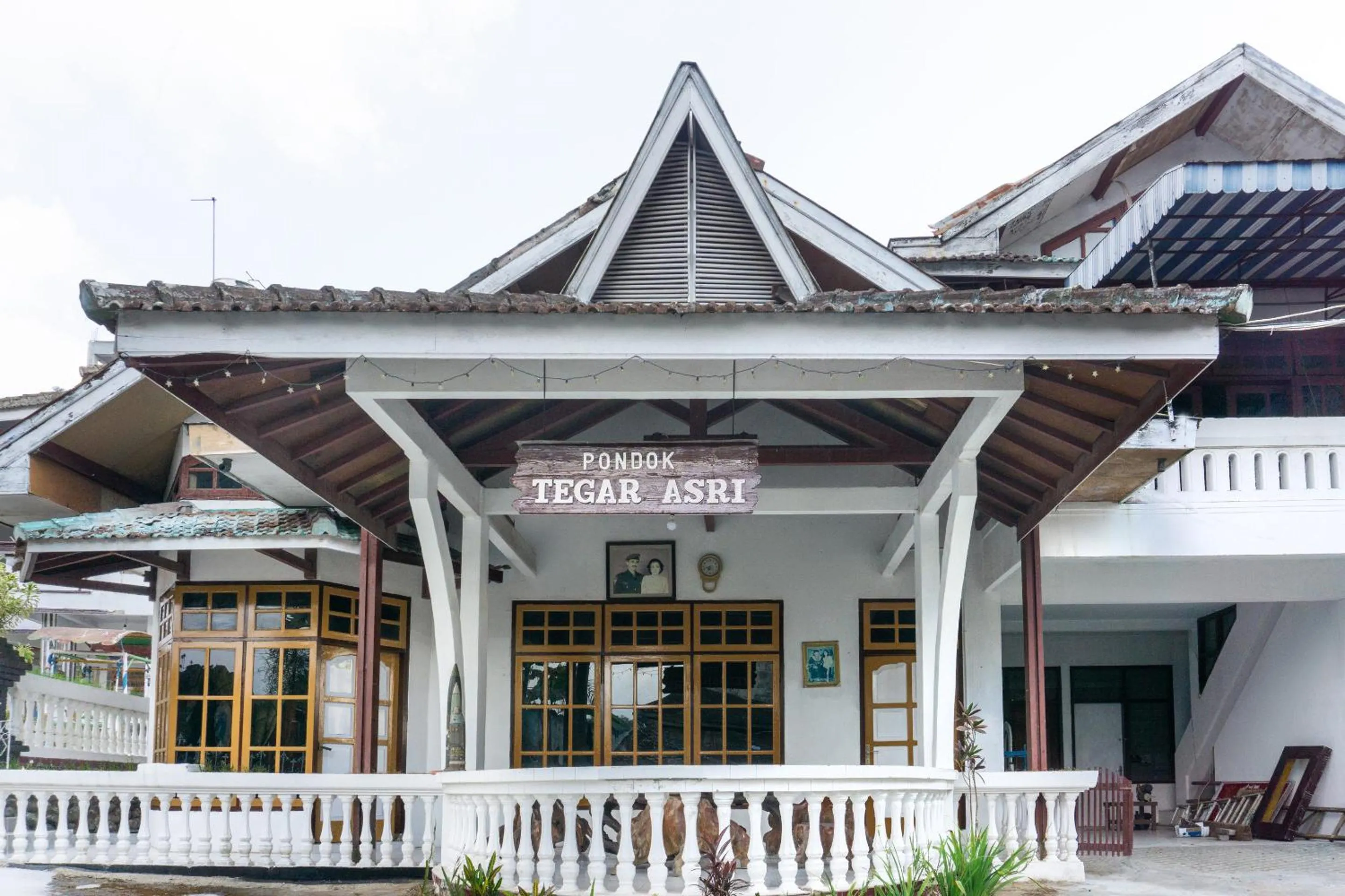 Facade/entrance in RedDoorz At Pujon Malang